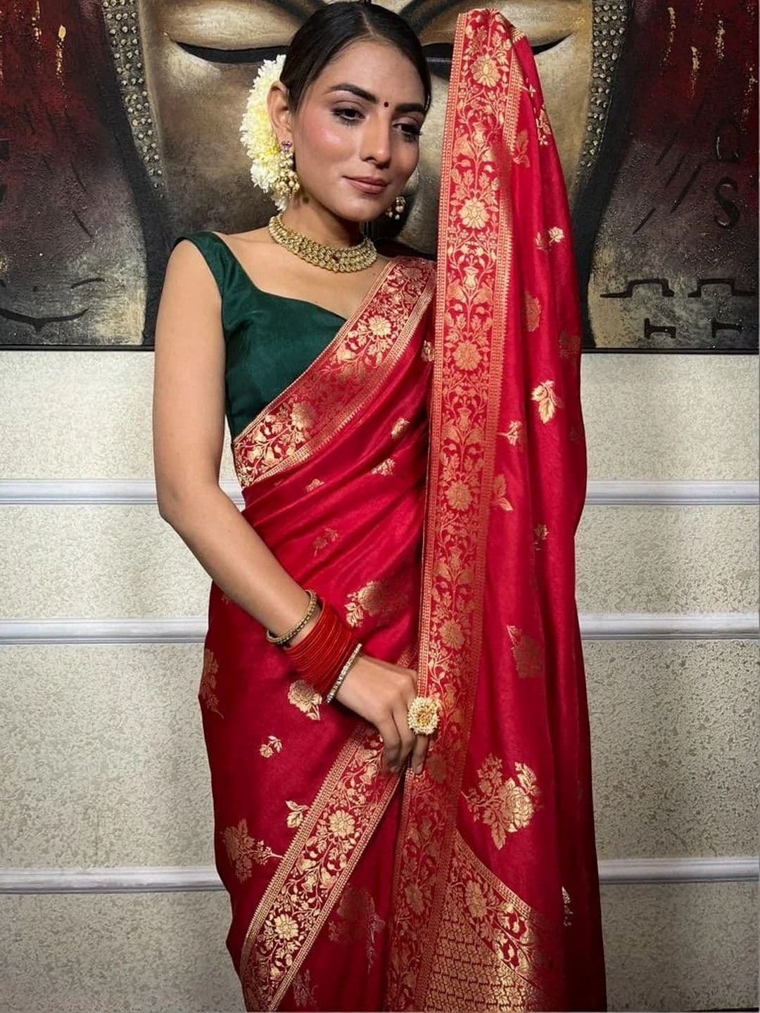 Mitera Floral Zari Silk Blend Banarasi Saree thumbnail 4