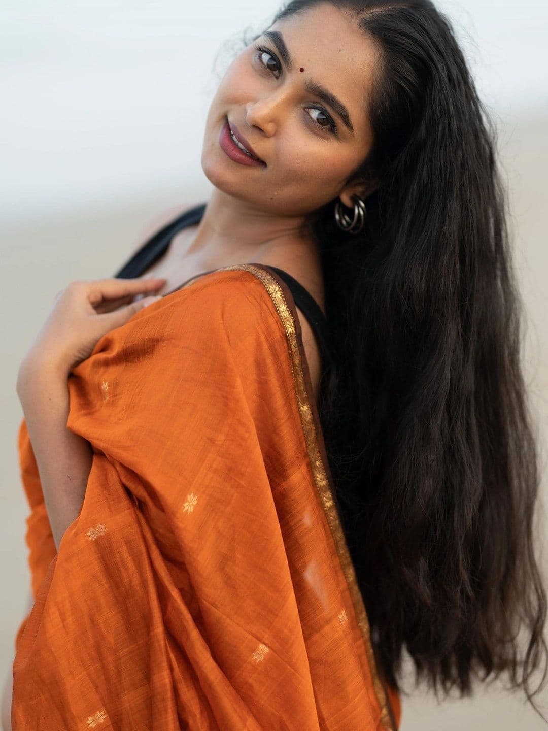 Mitera Zari Silk Blend Banarasi Saree thumbnail 3