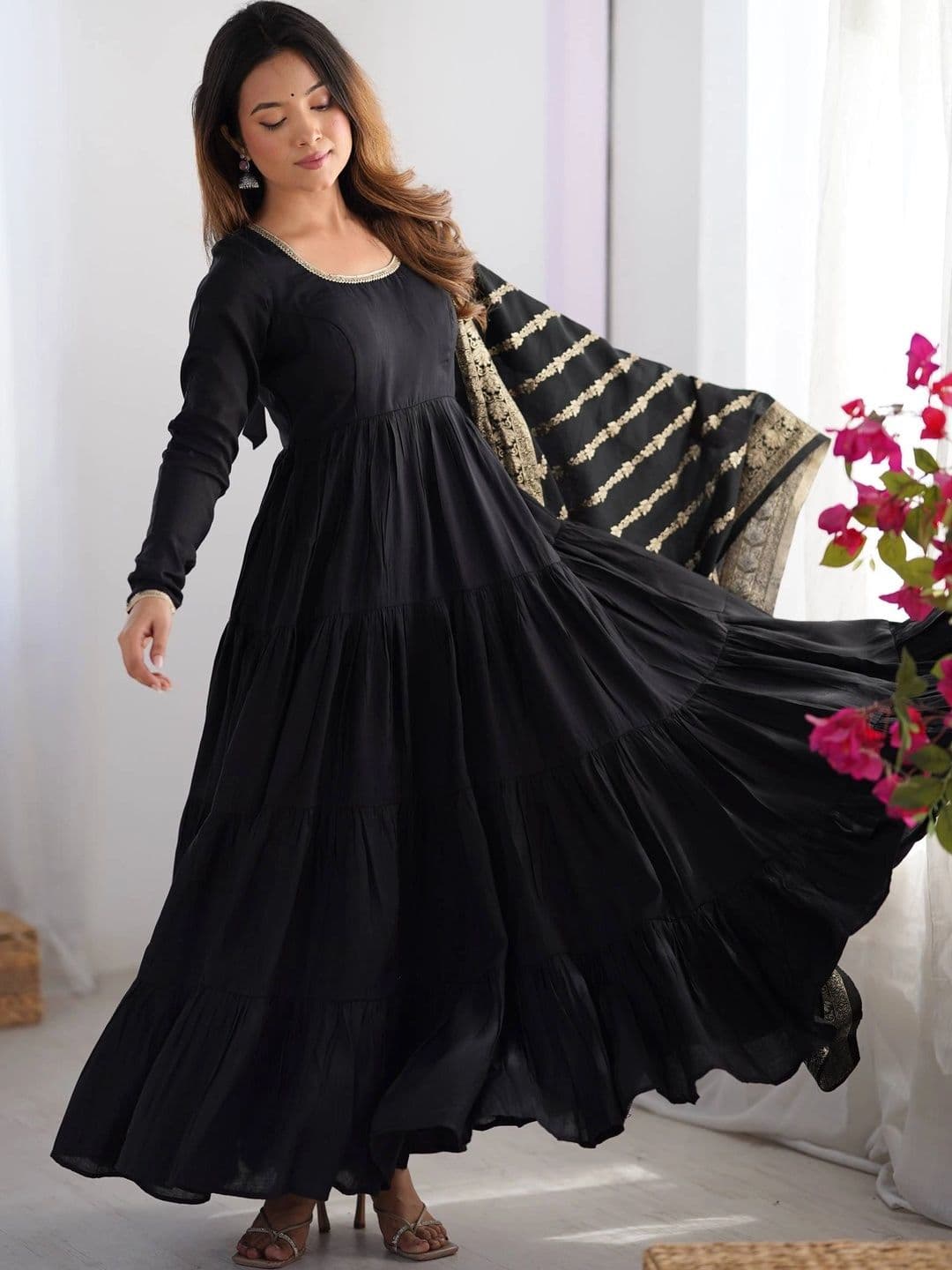 SAJAVAT ETHENIC WEAR Women Ethnic Motifs Tiered Chanderi Silk Kurta with Trousers & With Dupatta thumbnail 3