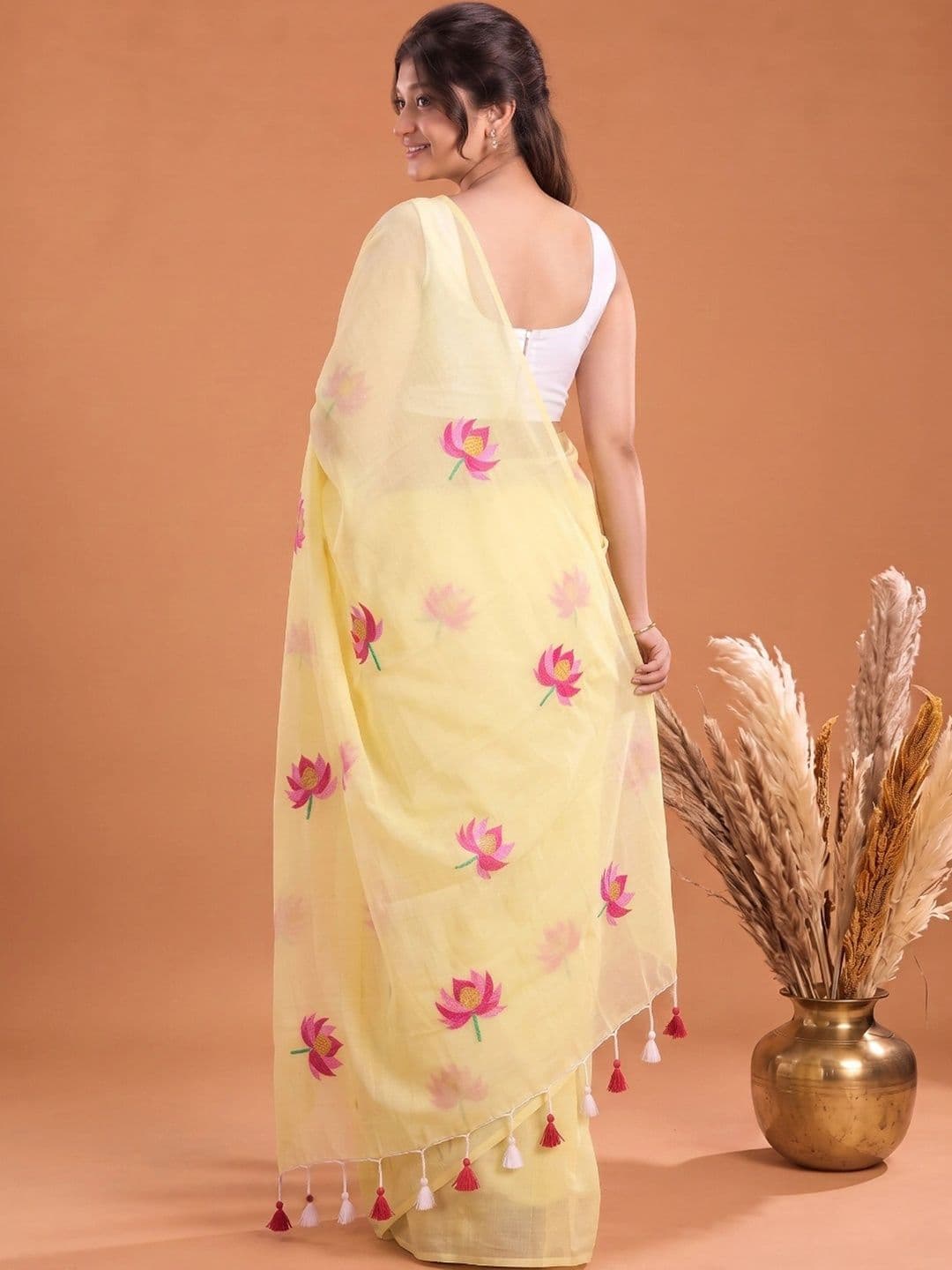 Aparna Floral Embroidered Pure Cotton Saree thumbnail 3