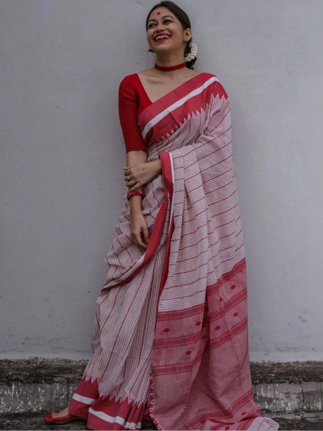 MISS WEARS Striped Saree thumbnail 6