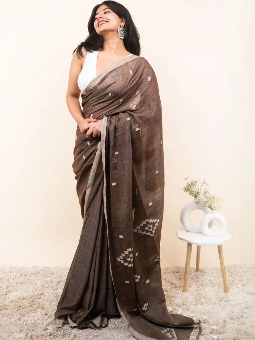 MRSWEARS Woven Design Saree thumbnail 3