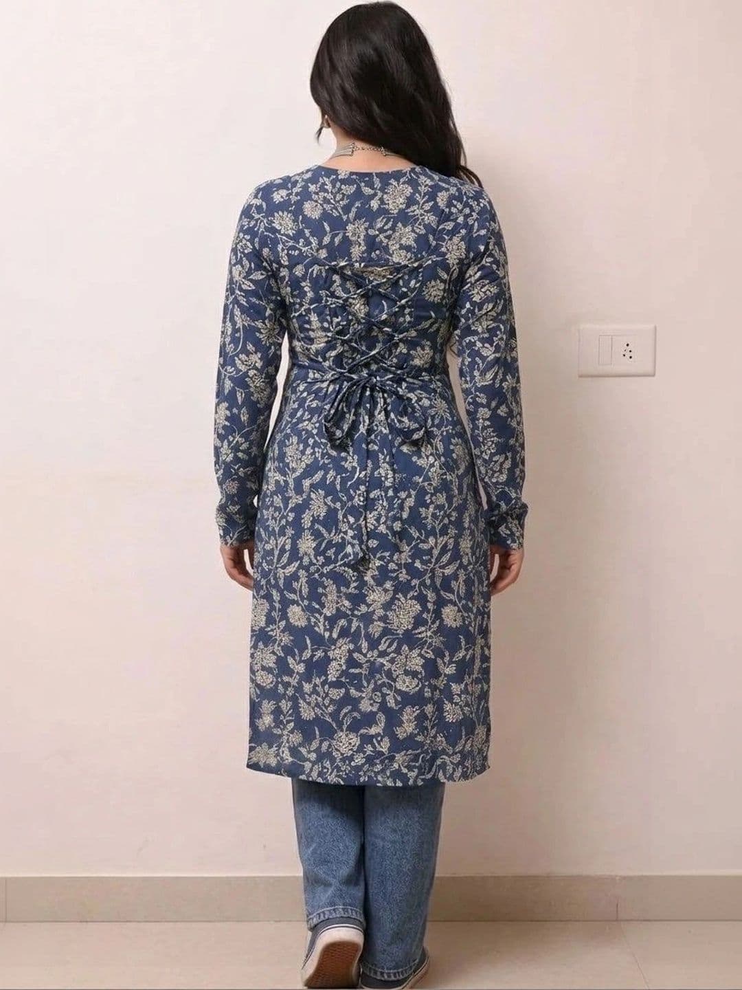 Shree Ramkrishna Fab Women Floral Printed Floral Kurta thumbnail 5