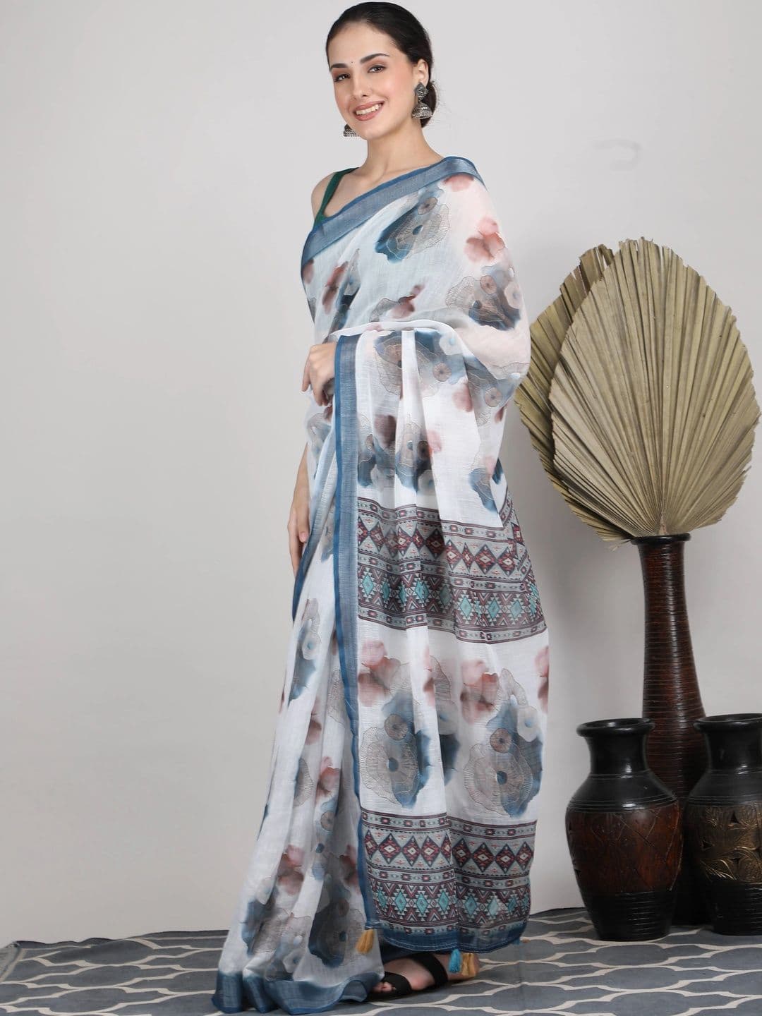 Tantvi By Prakuviri Floral Linen Blend Saree thumbnail 4