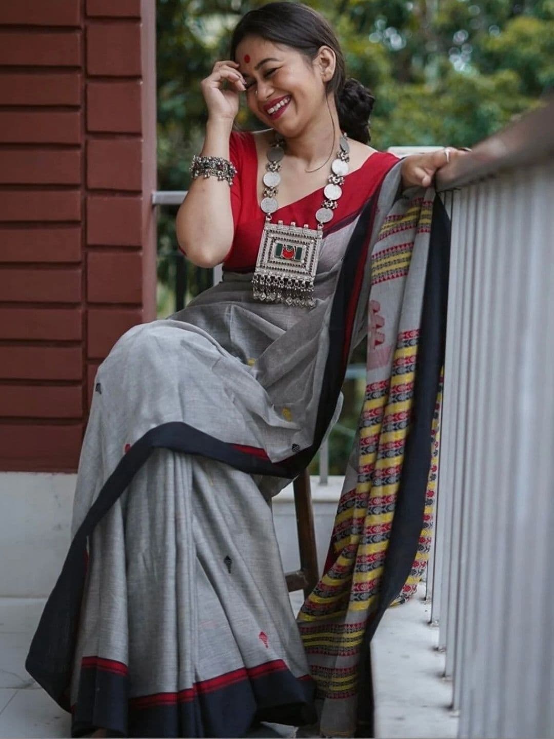 MRSWEARS Woven Design Saree thumbnail 3