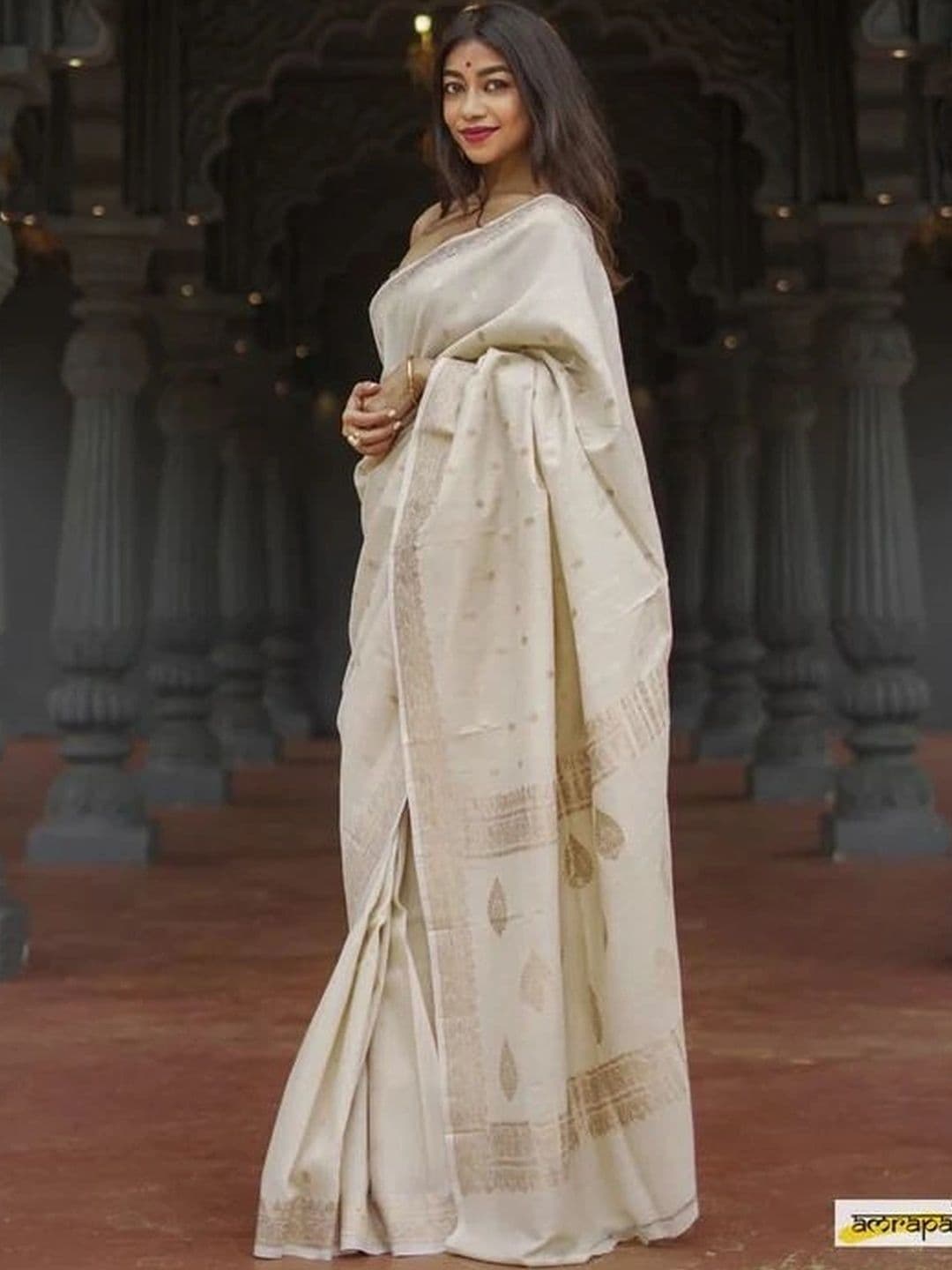 Mitera Woven Design Zari Banarasi Saree thumbnail 3