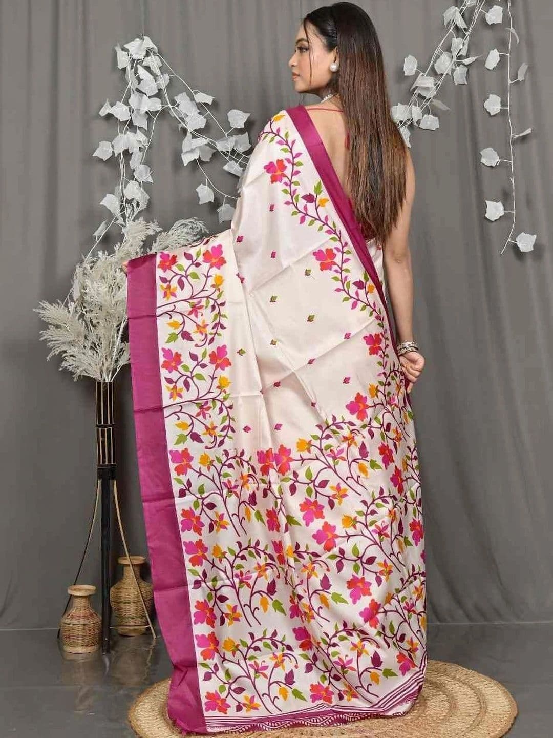 RoyBoni Floral Pure Cotton Taant Saree thumbnail 3
