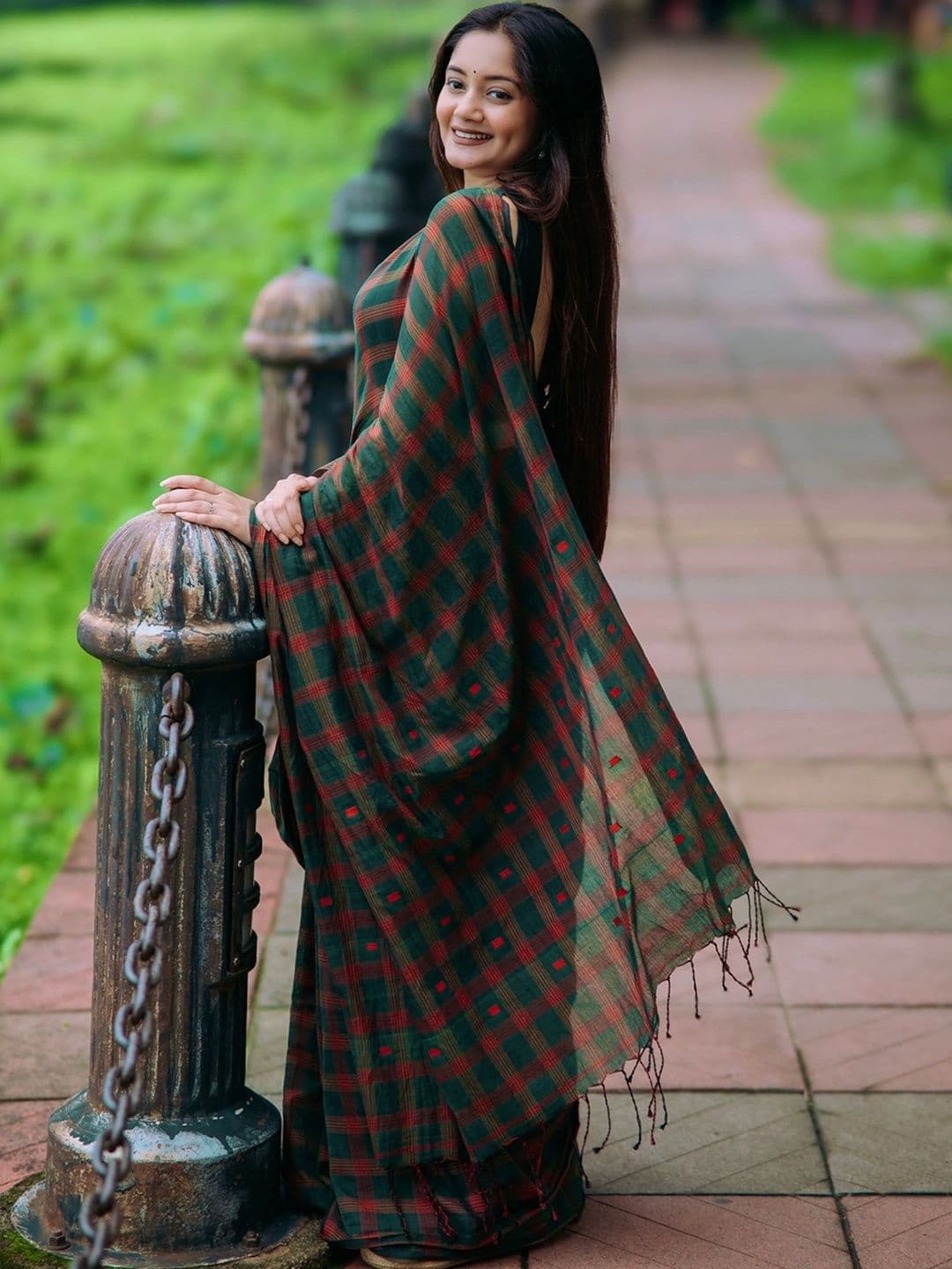 Aparna Checked Pure Cotton Saree thumbnail 4