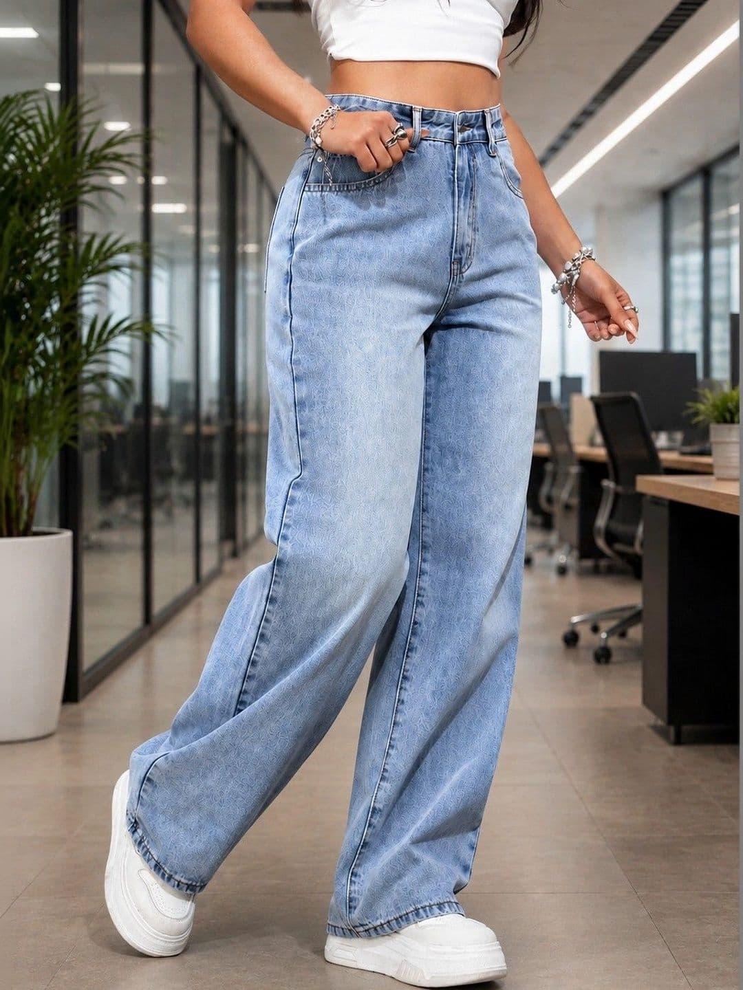DENIMLOOK Women High-Rise Light Fade Jeans thumbnail 4