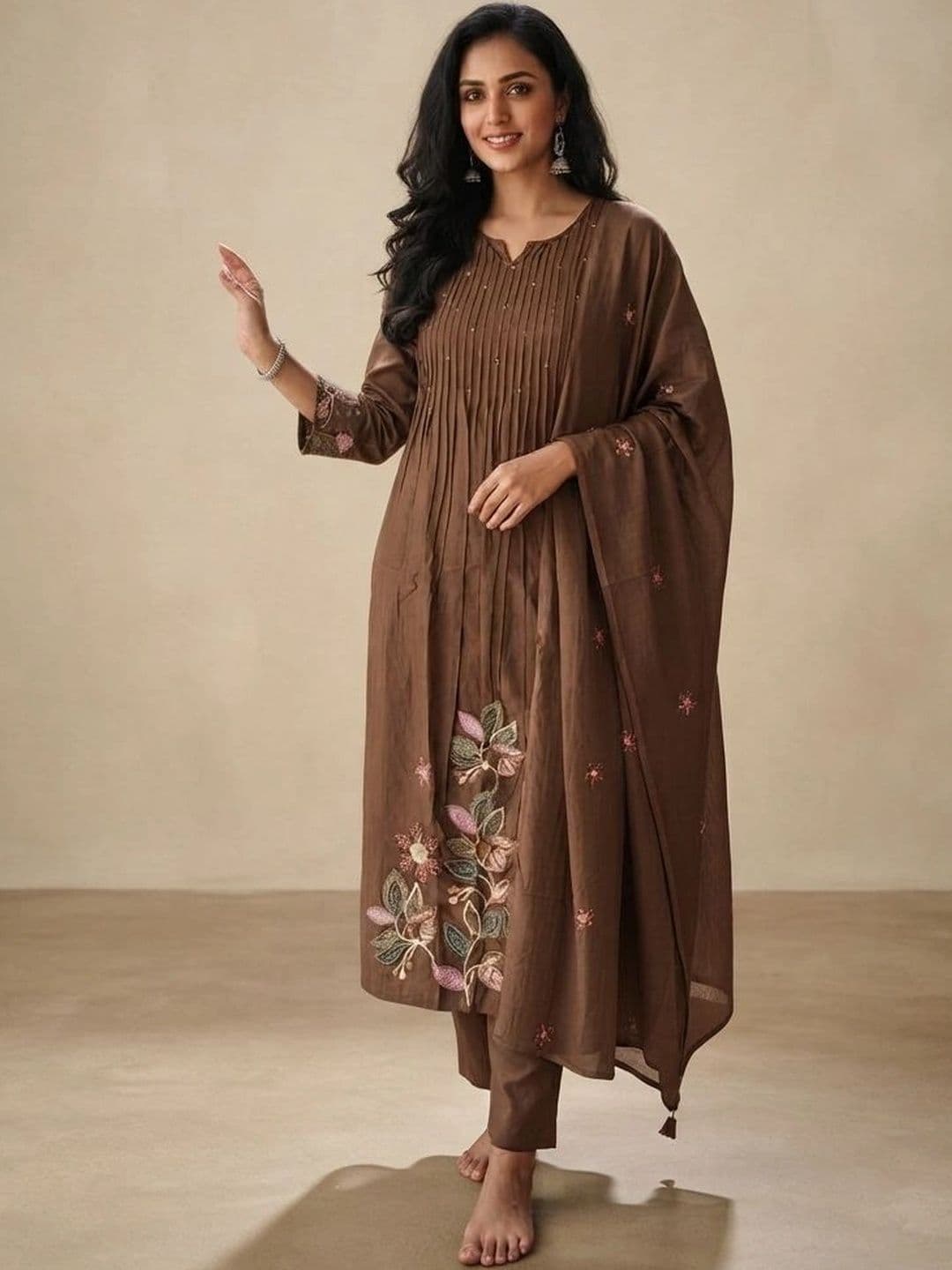 Sakhi Women Floral Embroidered Kurta Trousers Set thumbnail 3