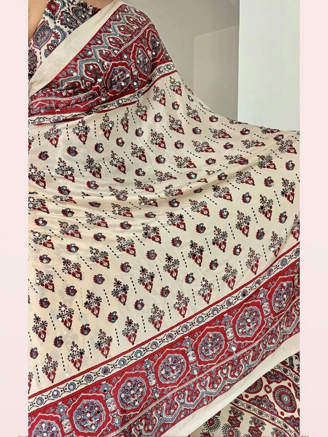 NKV Floral Mirror Work Silk Blend Heavy Work Mysore Silk Saree thumbnail 3