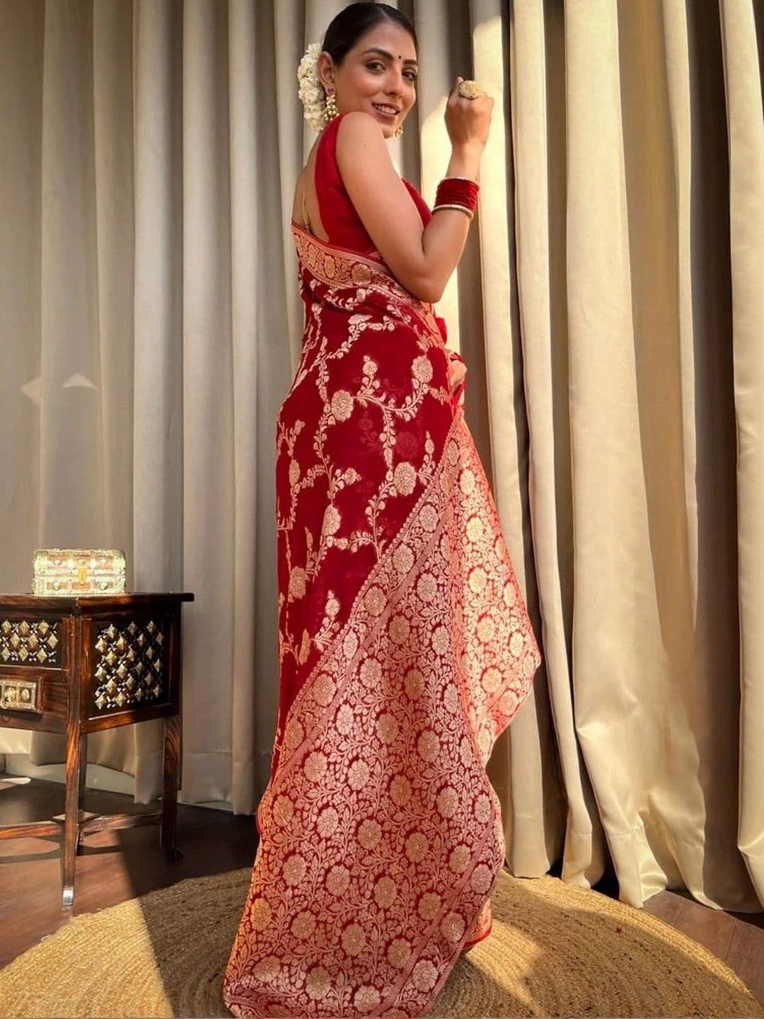 Mitera Woven Design Zari Silk Blend Banarasi Saree thumbnail 5
