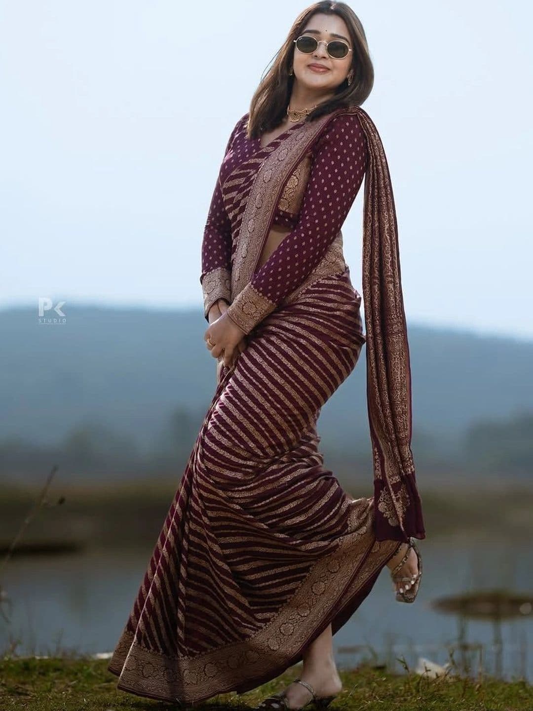 HERE&NOW Woven Design Zari Silk Blend Banarasi Saree thumbnail 7
