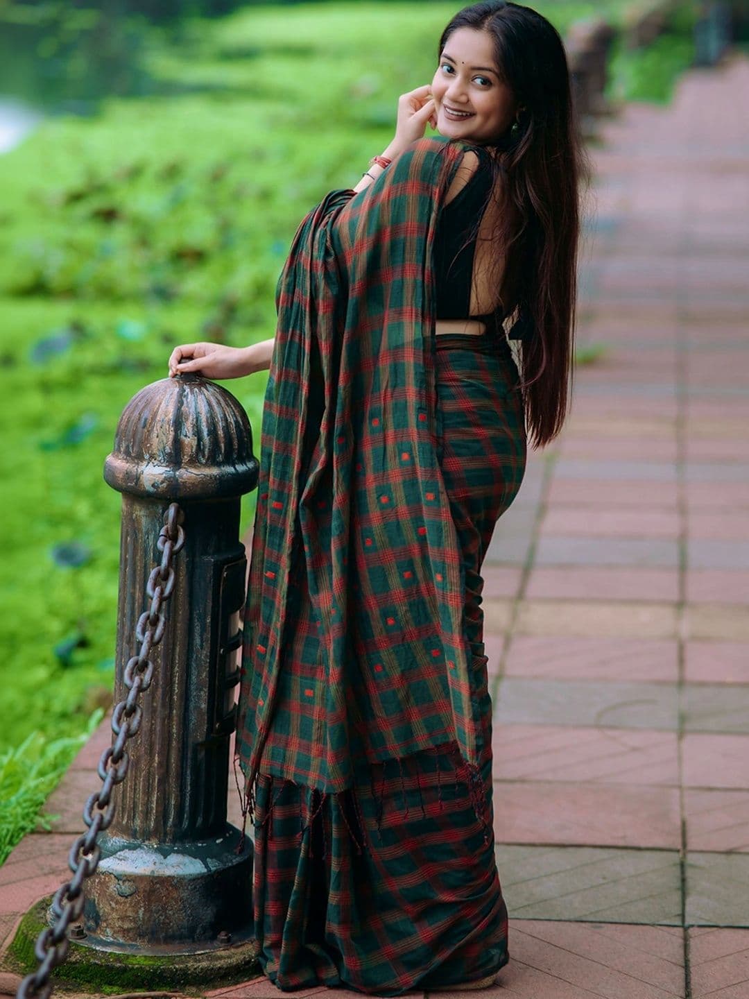 Aparna Checked Pure Cotton Saree thumbnail 5