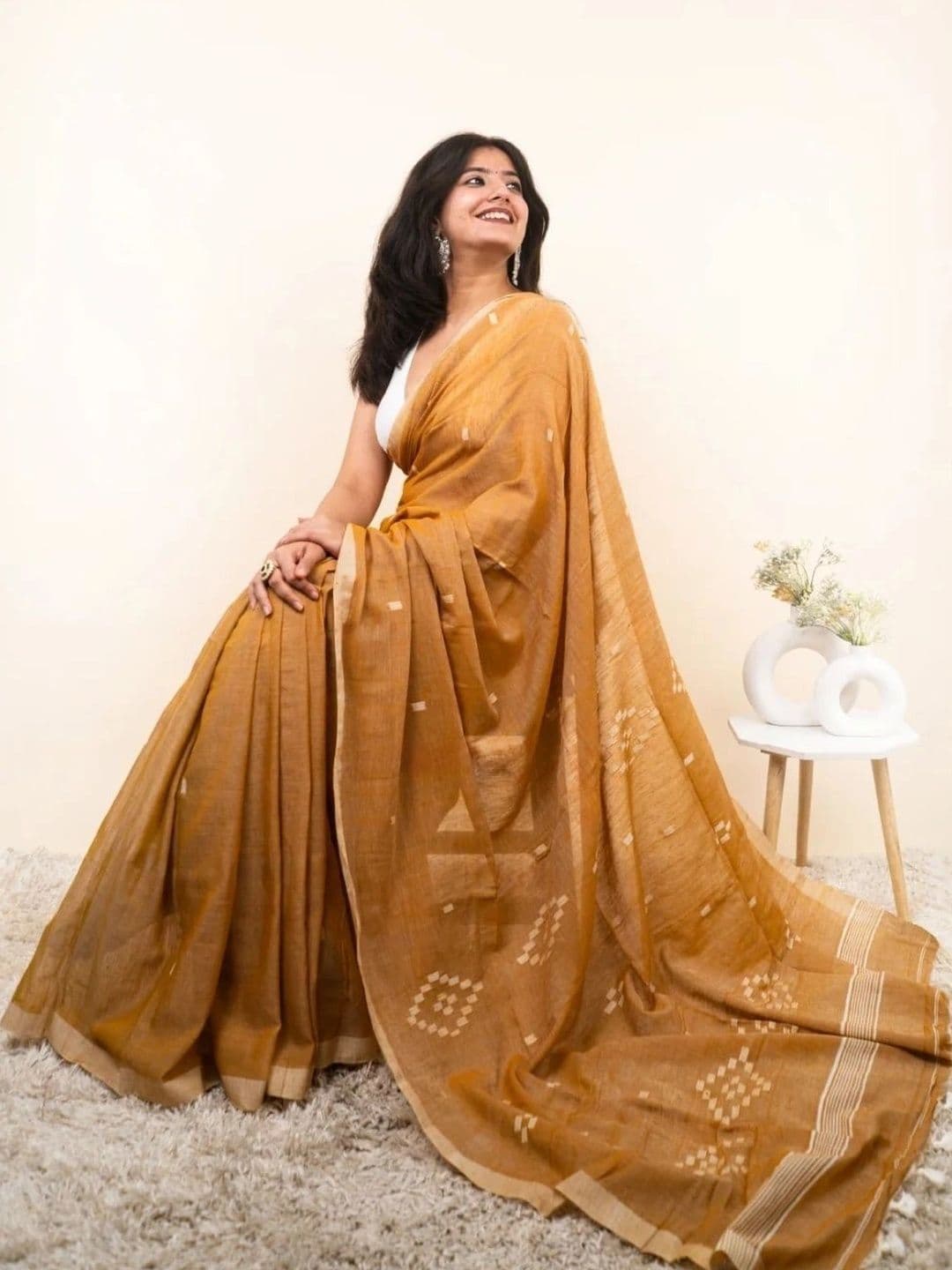 MRSWEARS Embellished Saree thumbnail 4