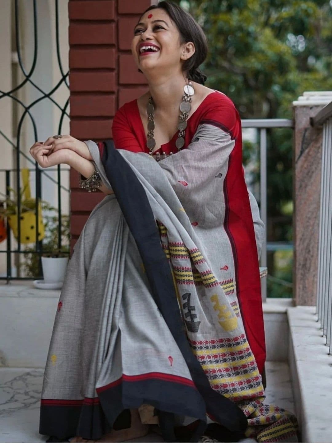 MRSWEARS Woven Design Saree thumbnail 7