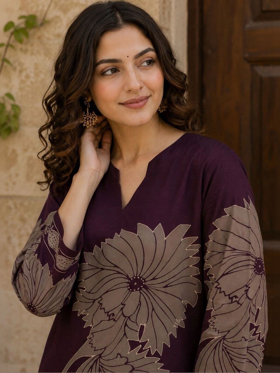 Hunaiza Women Floral Printed Regular Kurta with Palazzos thumbnail 4