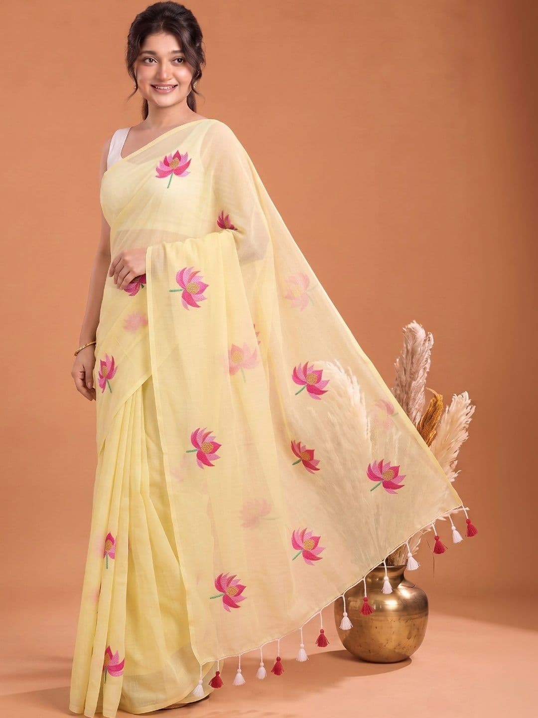 Aparna Floral Embroidered Pure Cotton Saree thumbnail 5