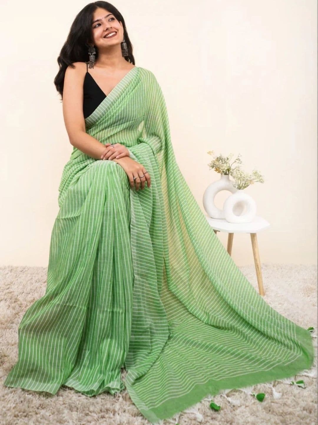 MISS WEARS Striped Saree thumbnail 2