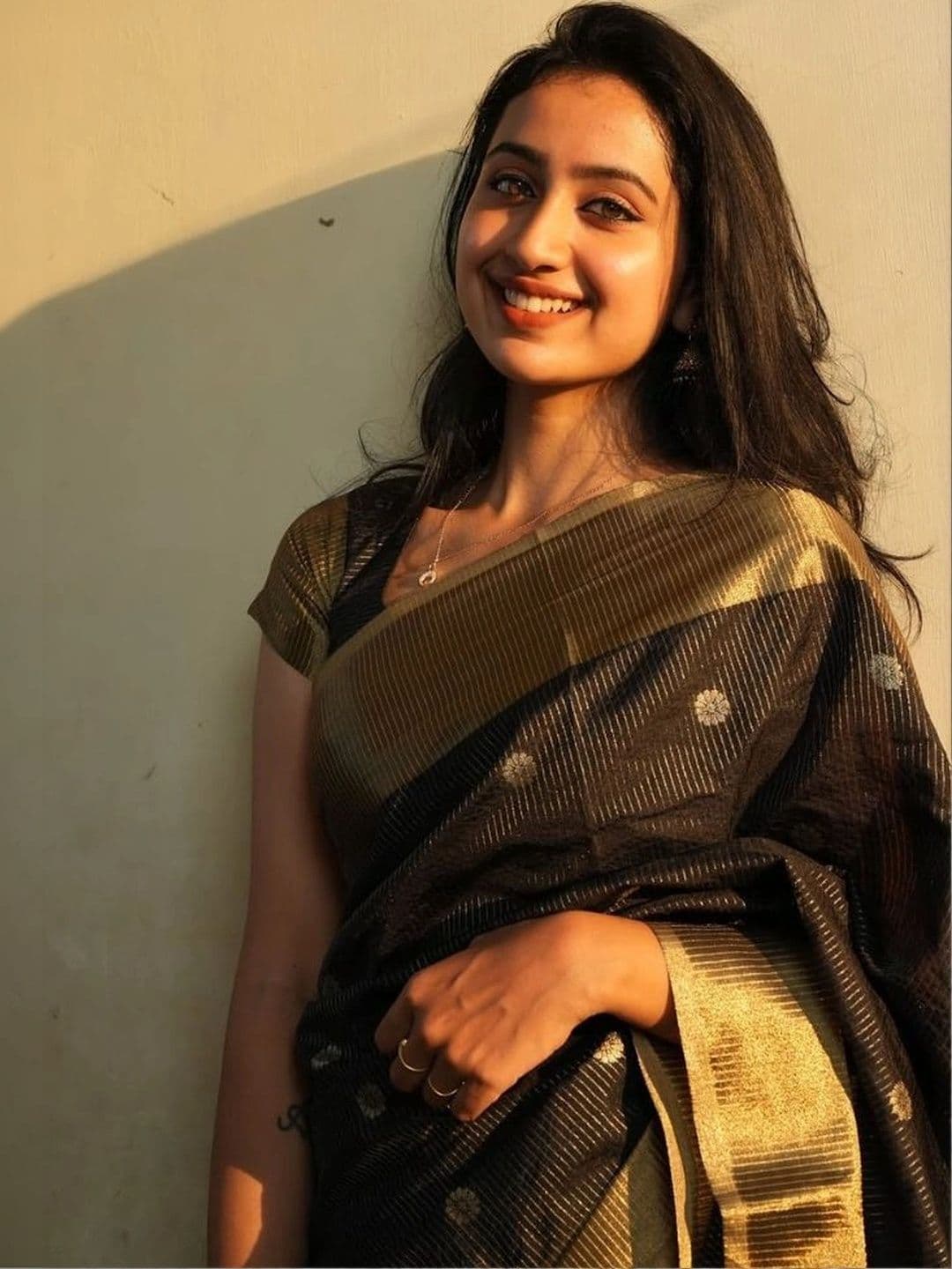 revika Striped Zari Art Silk Designer Kanjeevaram Saree thumbnail 2