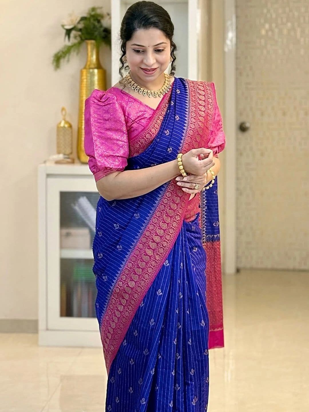 HERE&NOW Woven Design Zari Silk Blend Banarasi Saree thumbnail 2