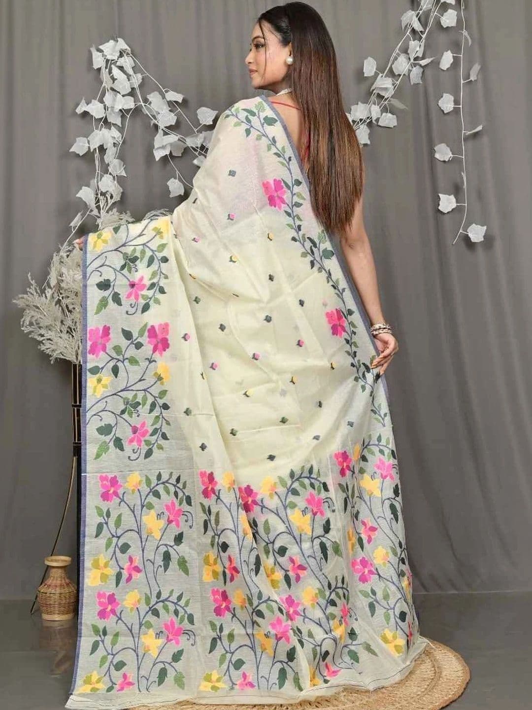RoyBoni Embroidered Pure Cotton Taant Saree thumbnail 4