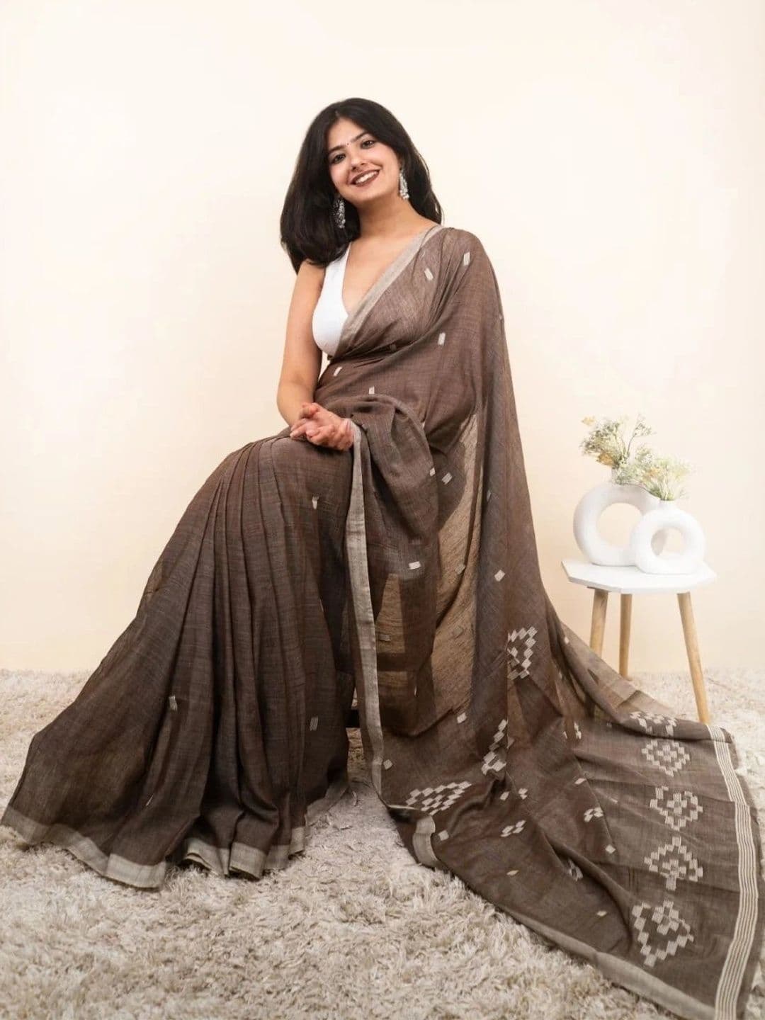 MRSWEARS Woven Design Saree thumbnail 5