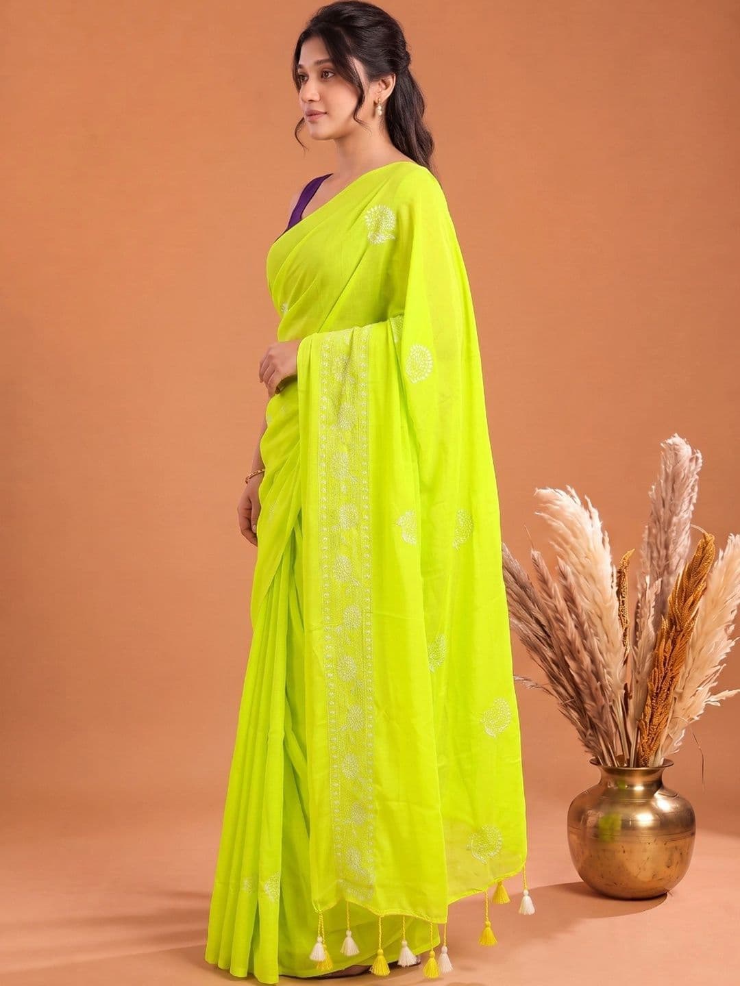 Aparna Ethnic Motifs Embroidered Pure Cotton Jamdani Saree thumbnail 5