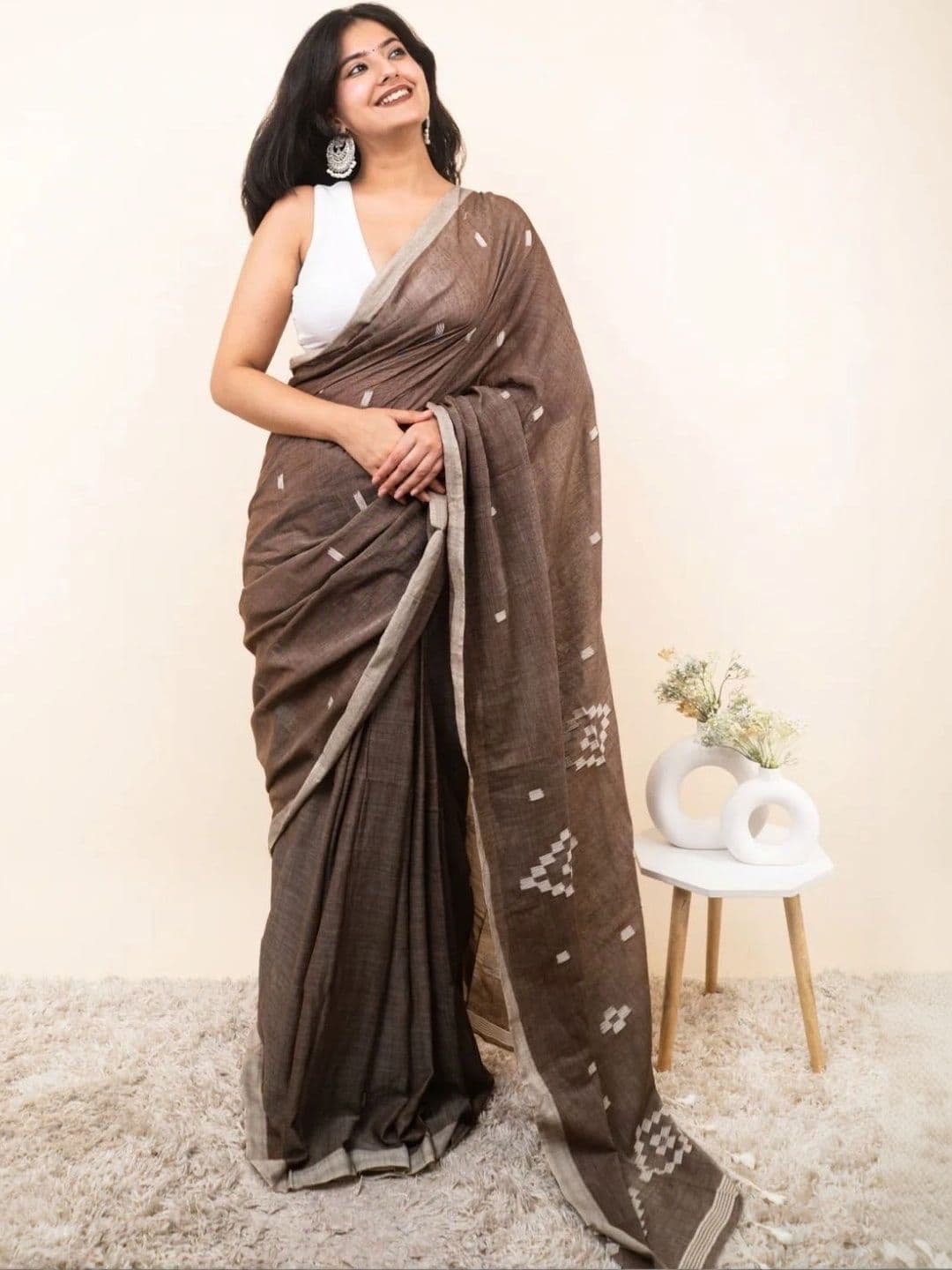MRSWEARS Woven Design Saree thumbnail 4