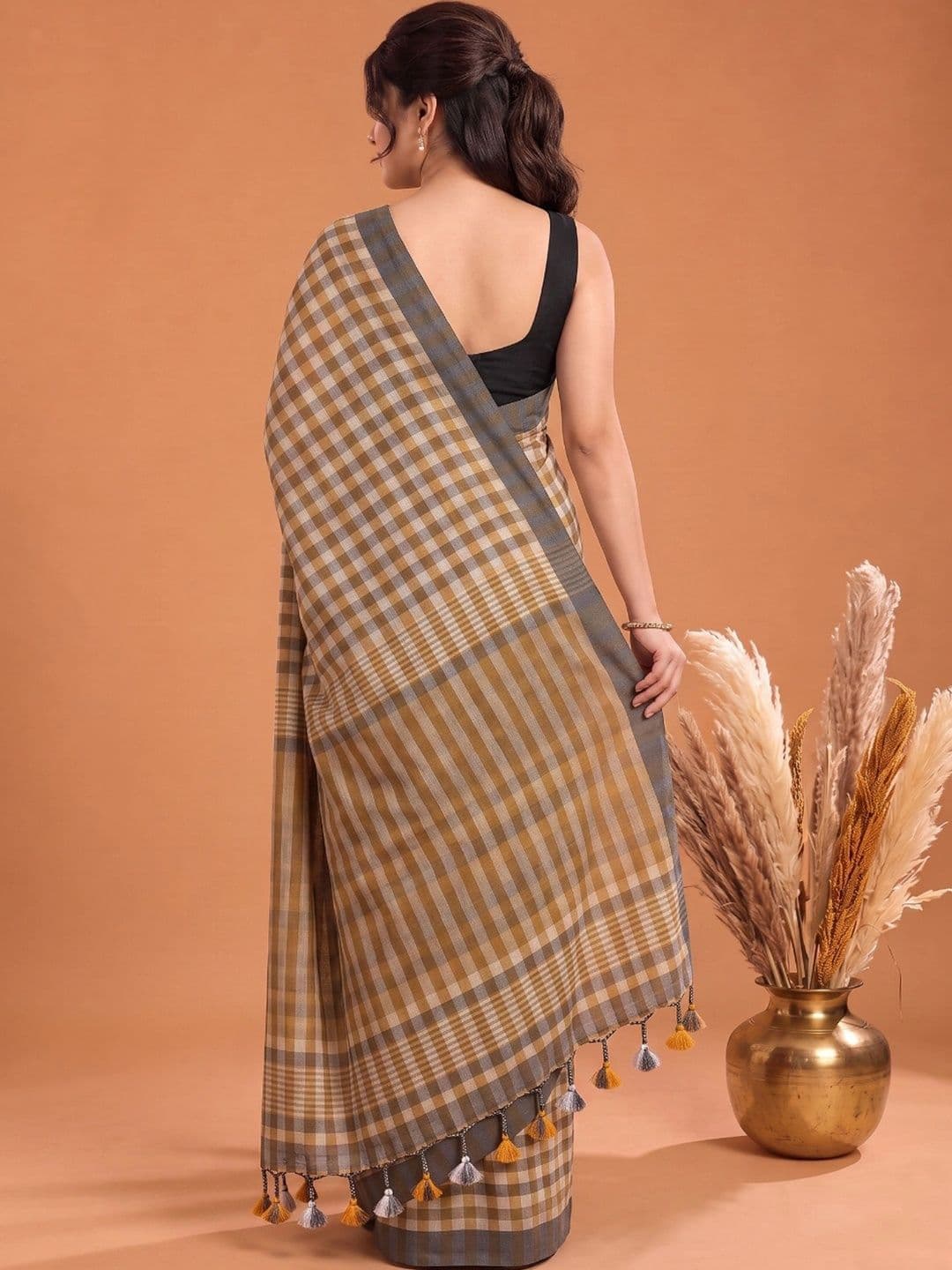 Aparna Checked Pure Cotton Saree thumbnail 4