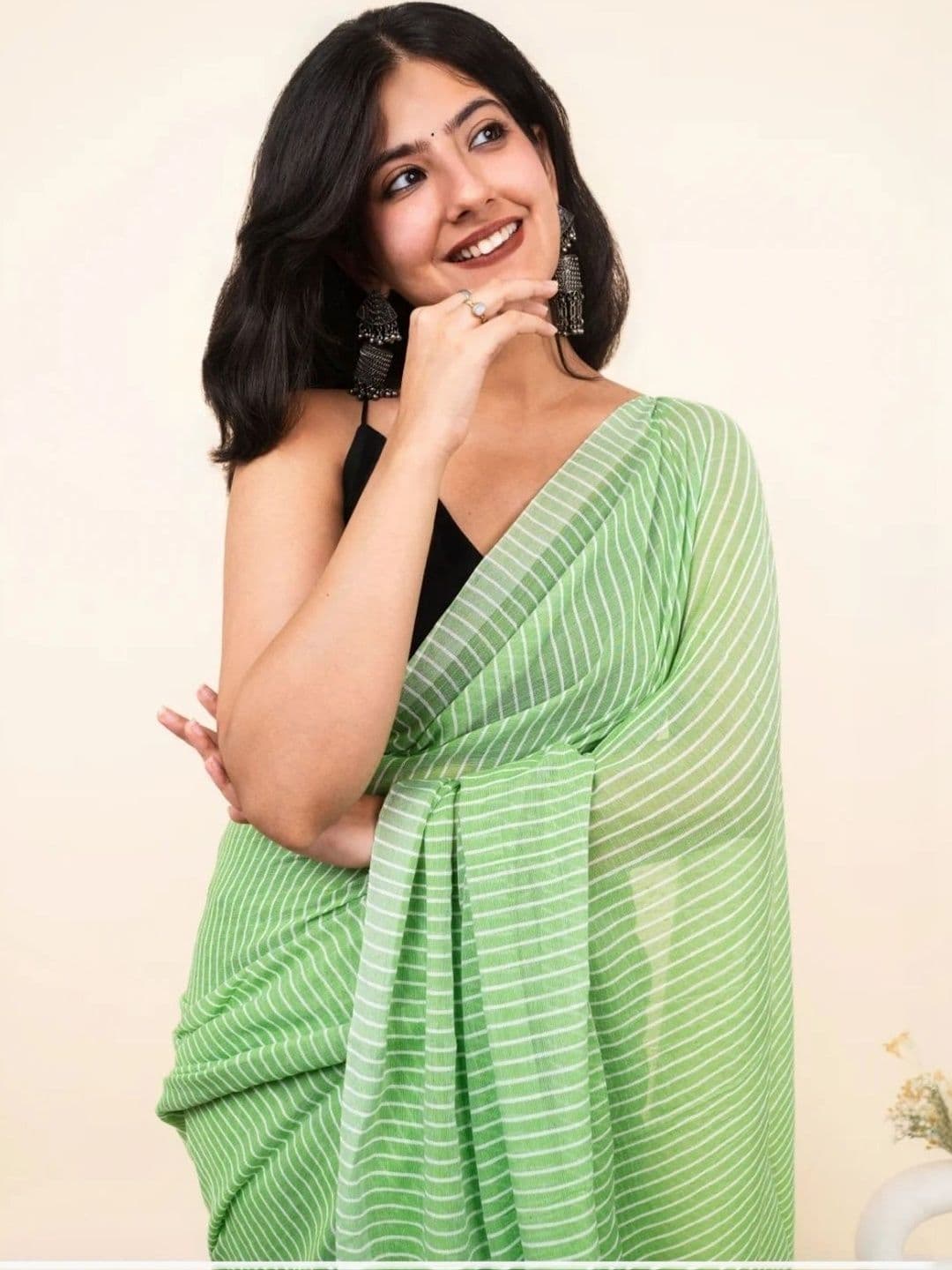 MRSWEARS Striped Saree thumbnail 3