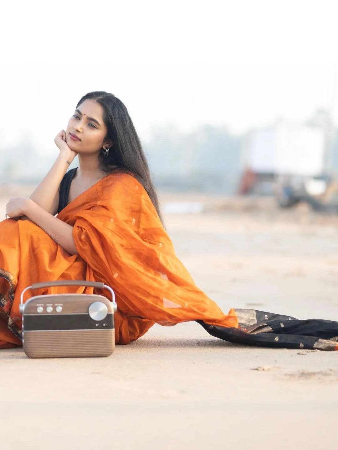 Mitera Zari Silk Blend Banarasi Saree thumbnail 2