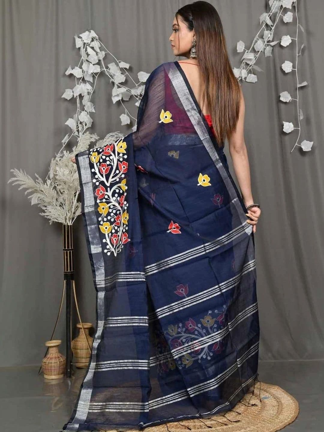 RoyBoni Women Floral Pure Cotton Taant Saree thumbnail 2
