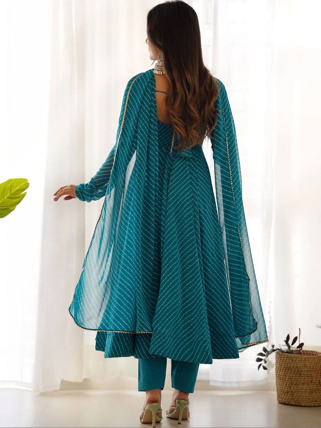 SAJAVAT ETHENIC WEAR Women Leheriya Printed Regular Kurta with Trousers & With Dupatta thumbnail 6