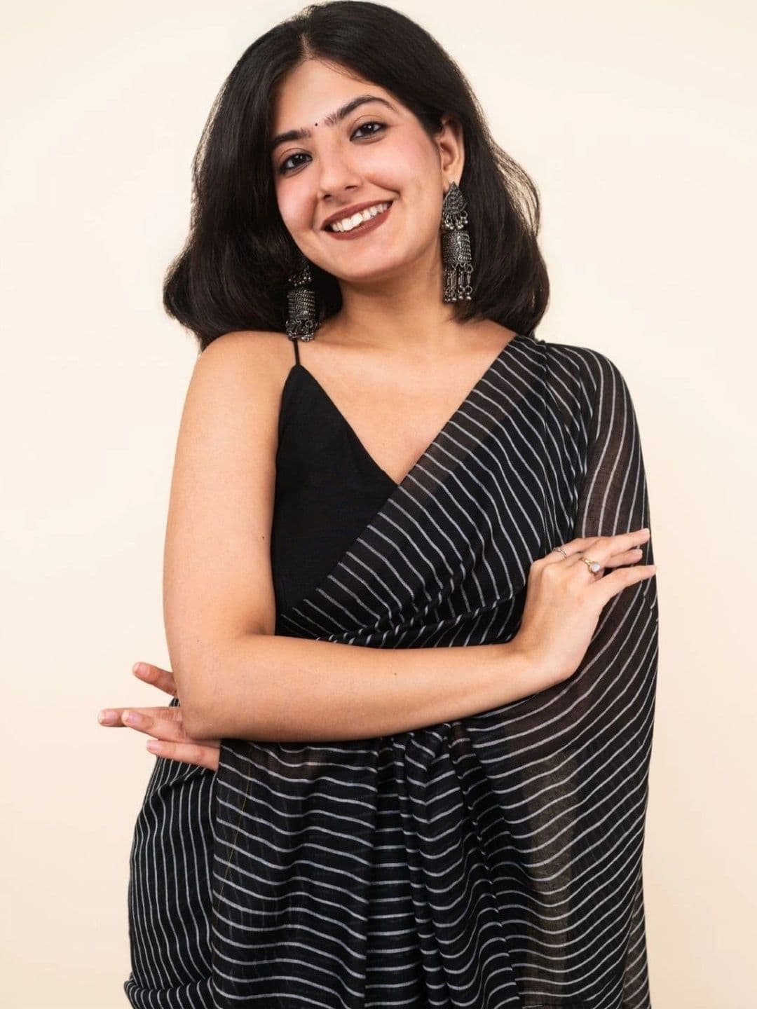 MRSWEARS Striped Saree thumbnail 5