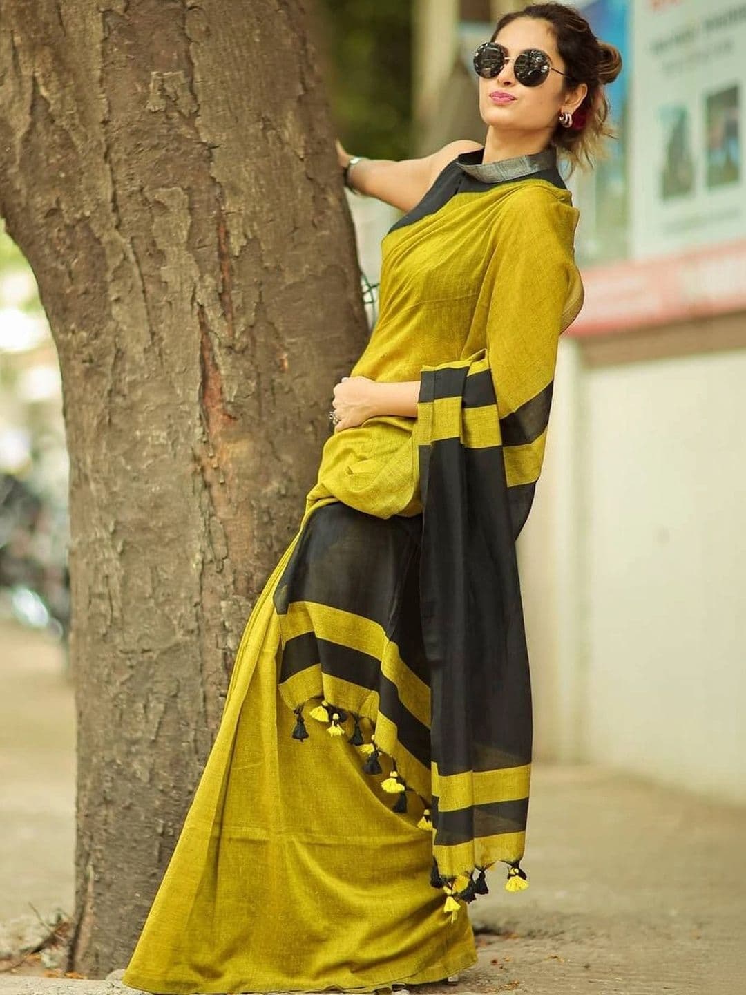 revika Striped Art Silk Designer Kanjeevaram Saree thumbnail 2
