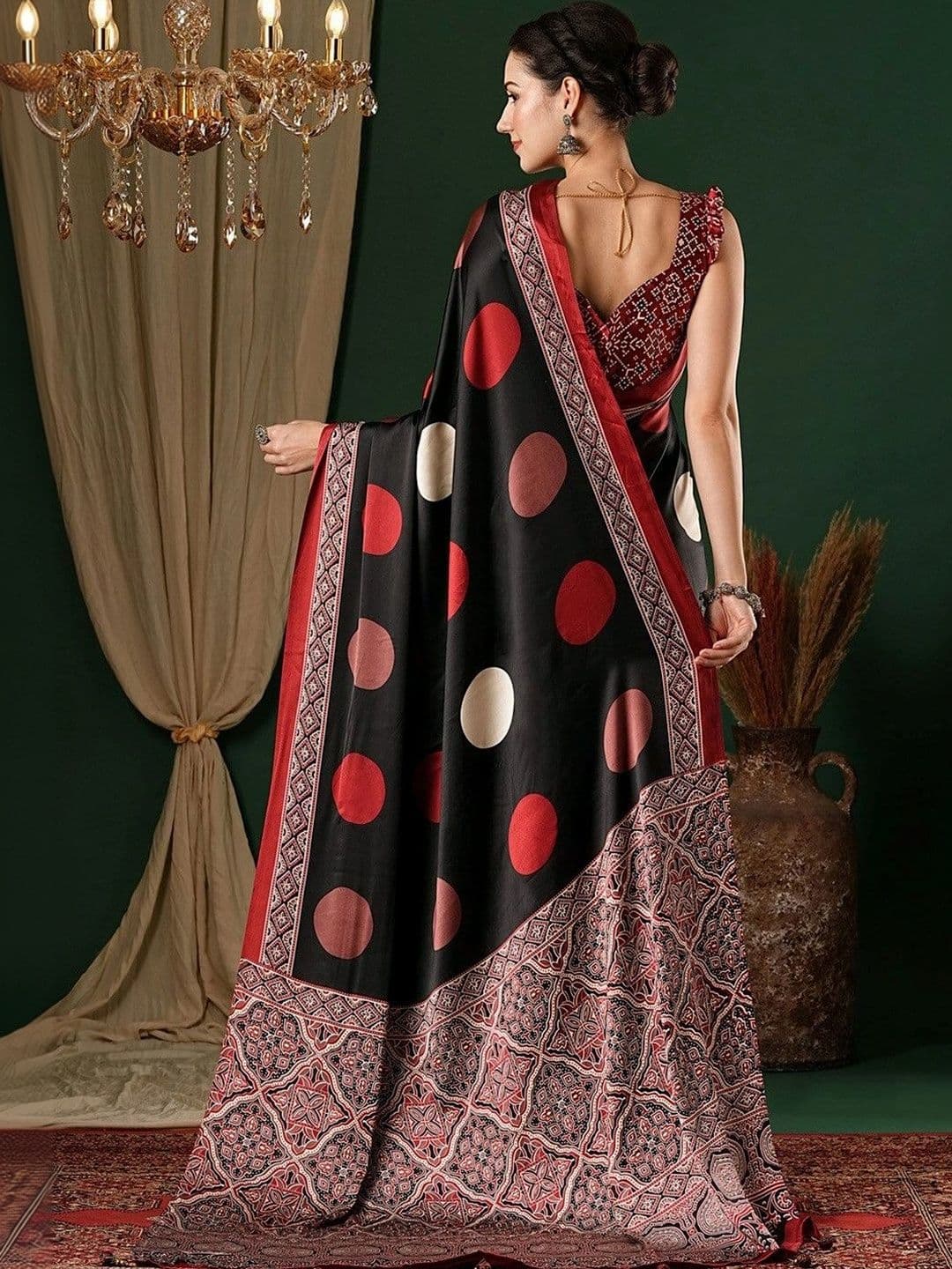 JAY NAGNATH FAB Floral Mirror Work Silk Blend Heavy Work Mysore Silk Saree thumbnail 3