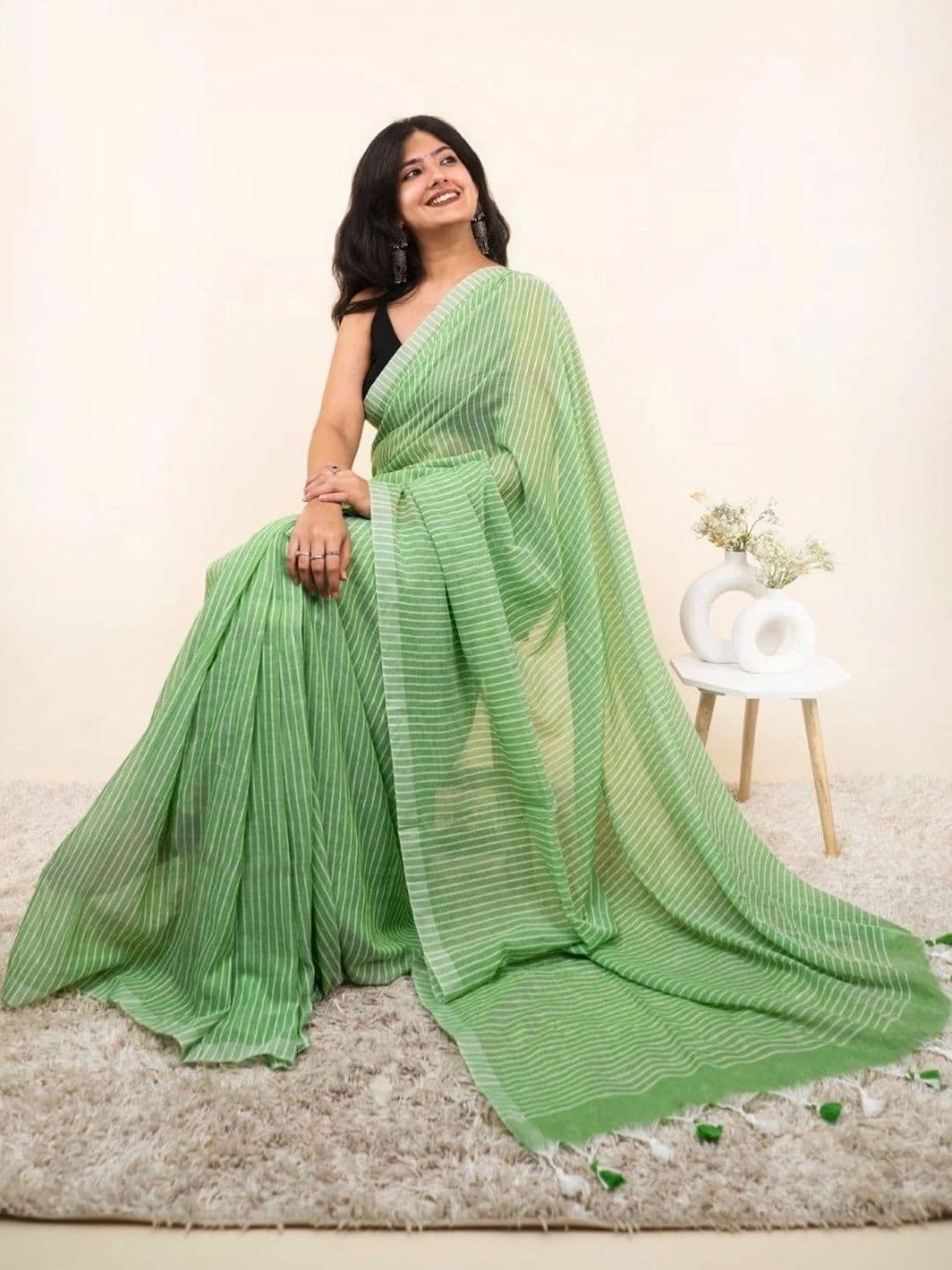 MRSWEARS Striped Saree thumbnail 4