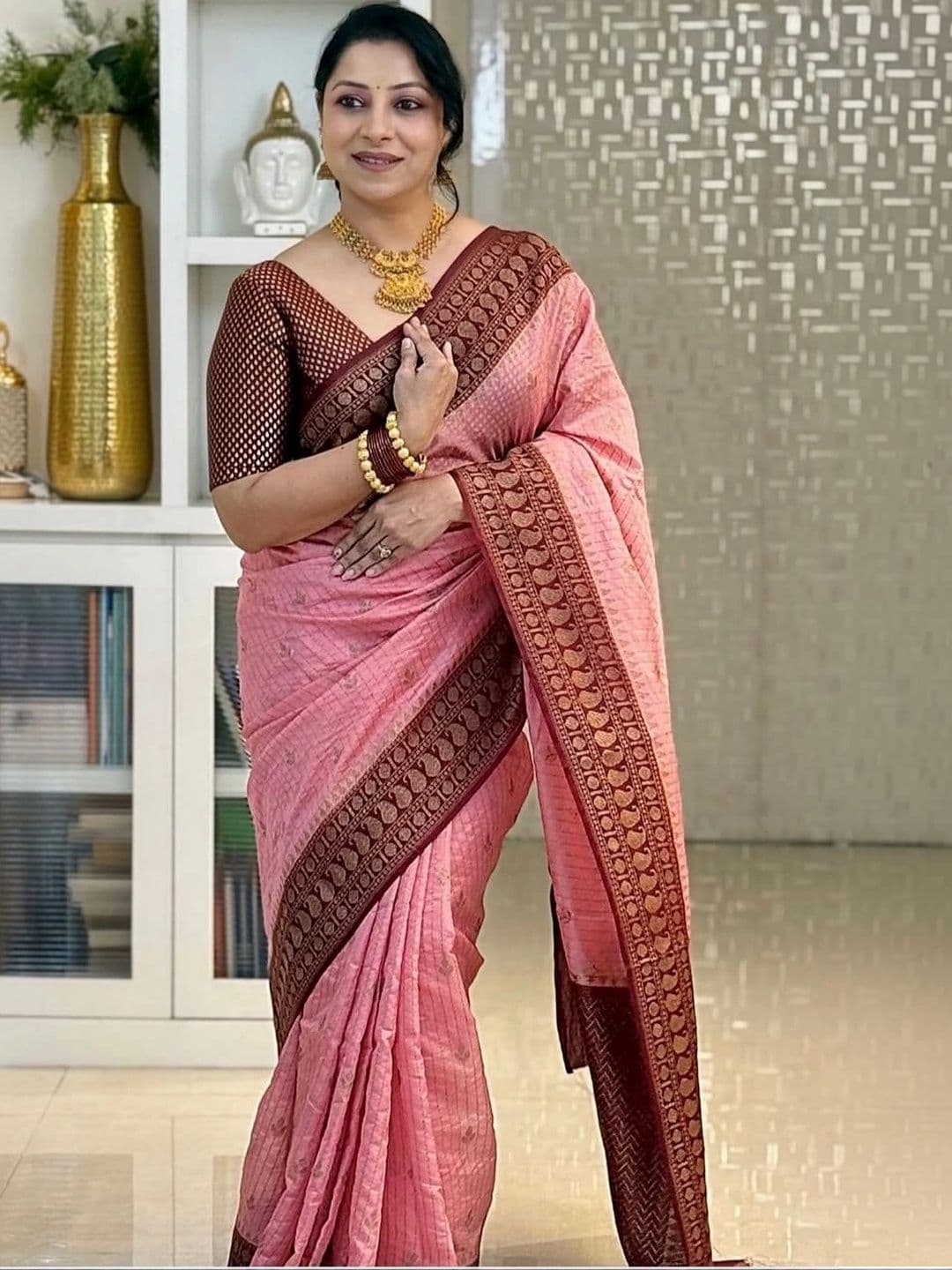 HERE&NOW Zari Silk Blend Banarasi Saree thumbnail 2