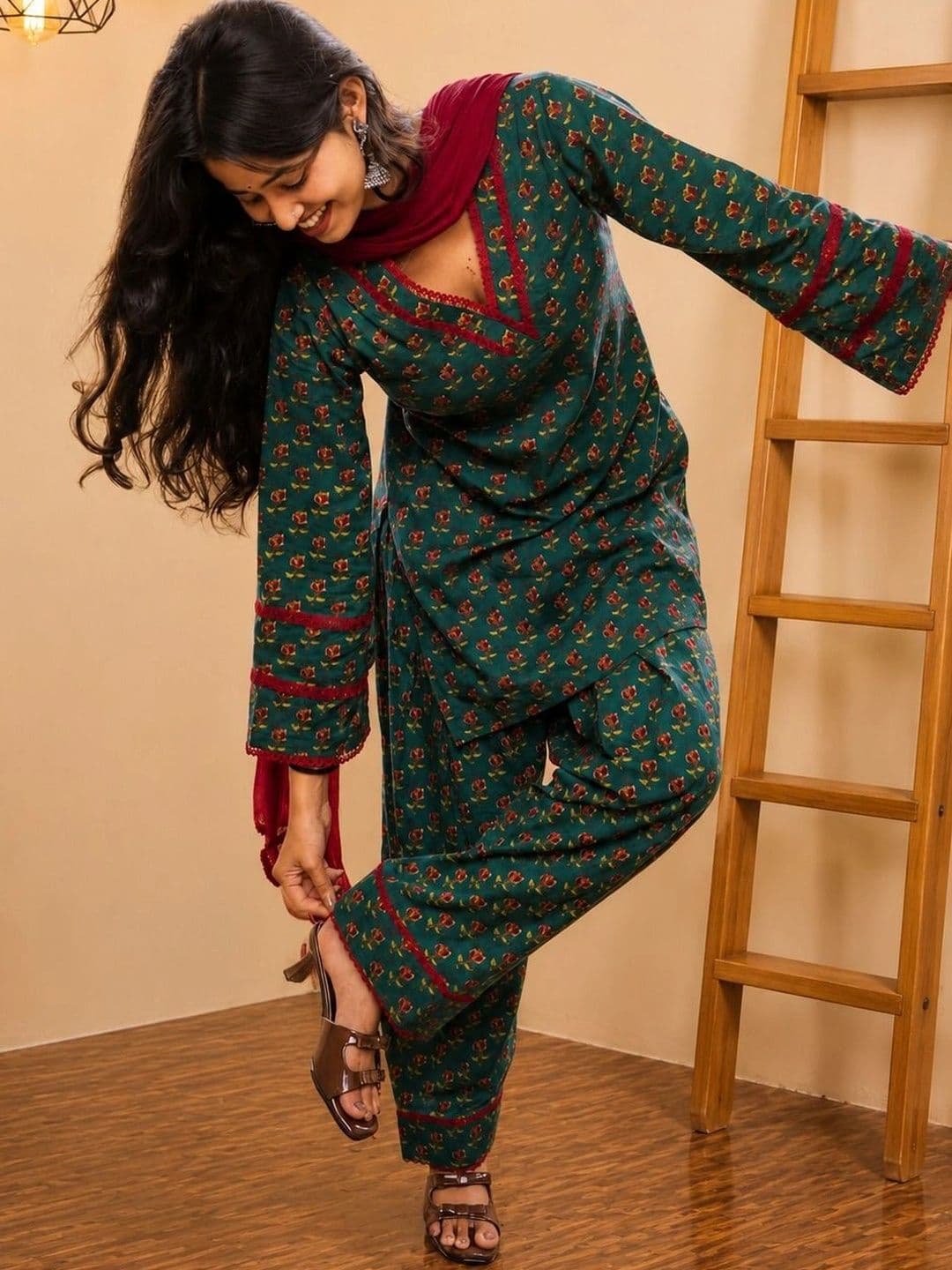 shreeram Women Floral Printed Regular Pure Cotton Kurta with Patiala & With Dupatta thumbnail 2