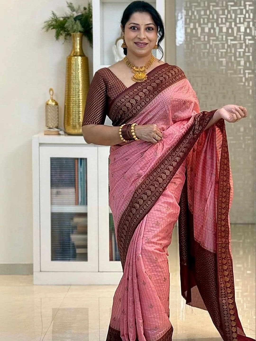 HERE&NOW Zari Silk Blend Banarasi Saree thumbnail 4