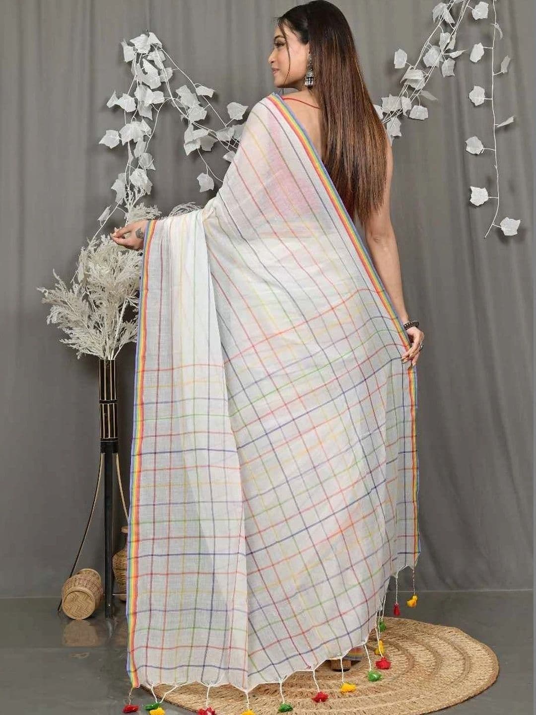 RoyBoni Women Checked Pure Cotton Taant Saree thumbnail 3
