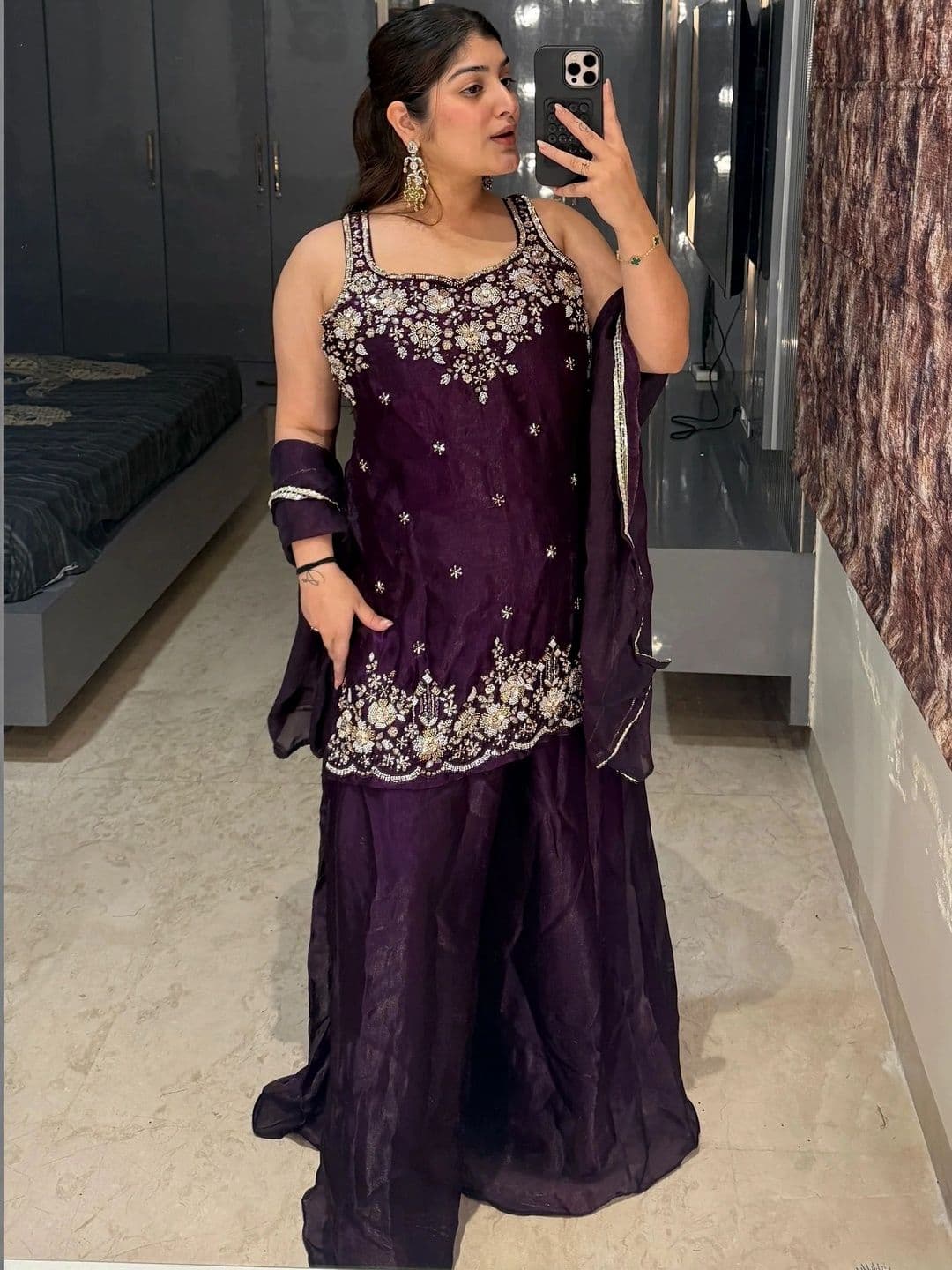 DIVINE LADY Women Ethnic Motifs Embroidered Regular Thread Work Pure Silk Kurta with Sharara & With Dupatta thumbnail 4