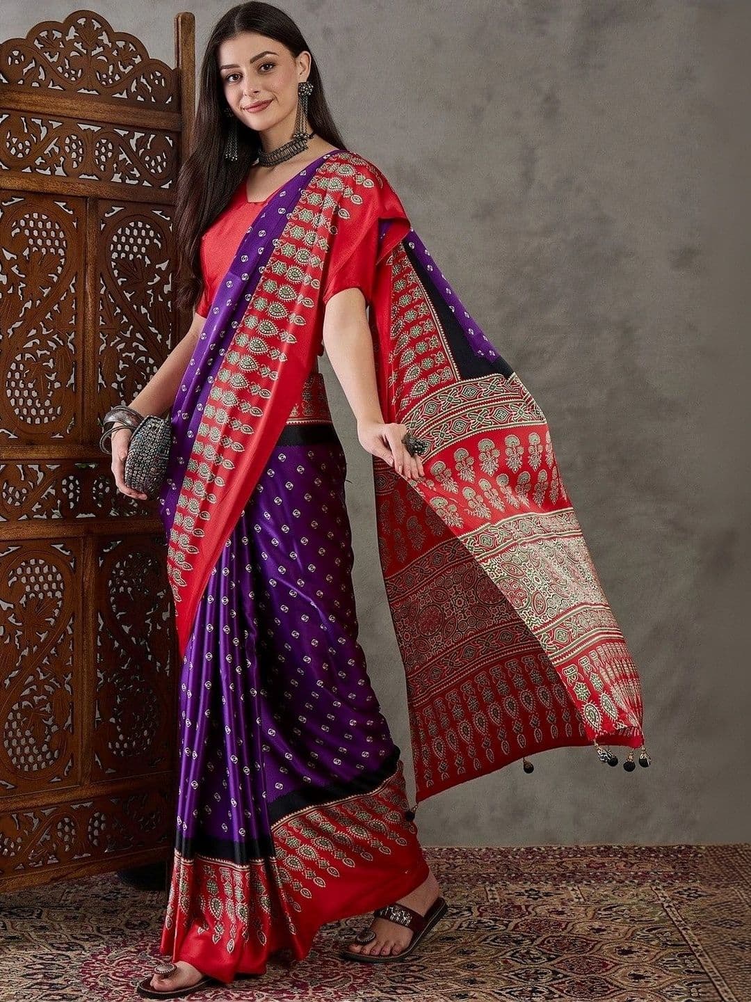 NKV Floral Mirror Work Silk Blend Heavy Work Mysore Silk Saree thumbnail 3