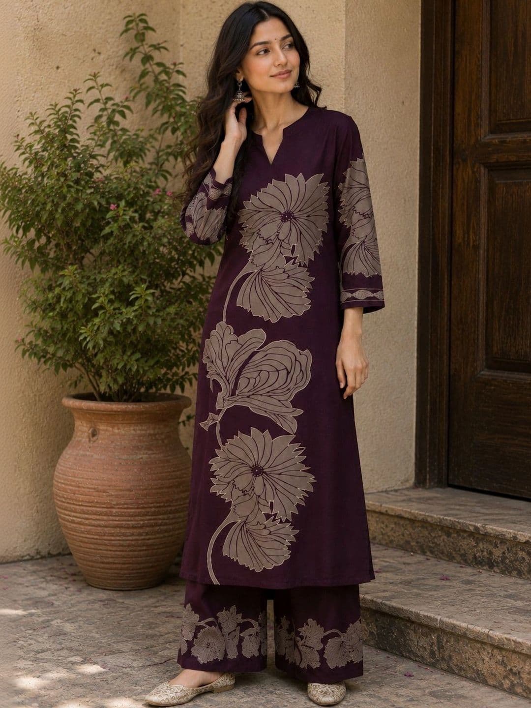 Hunaiza Women Floral Printed Regular Kurta with Palazzos thumbnail 5