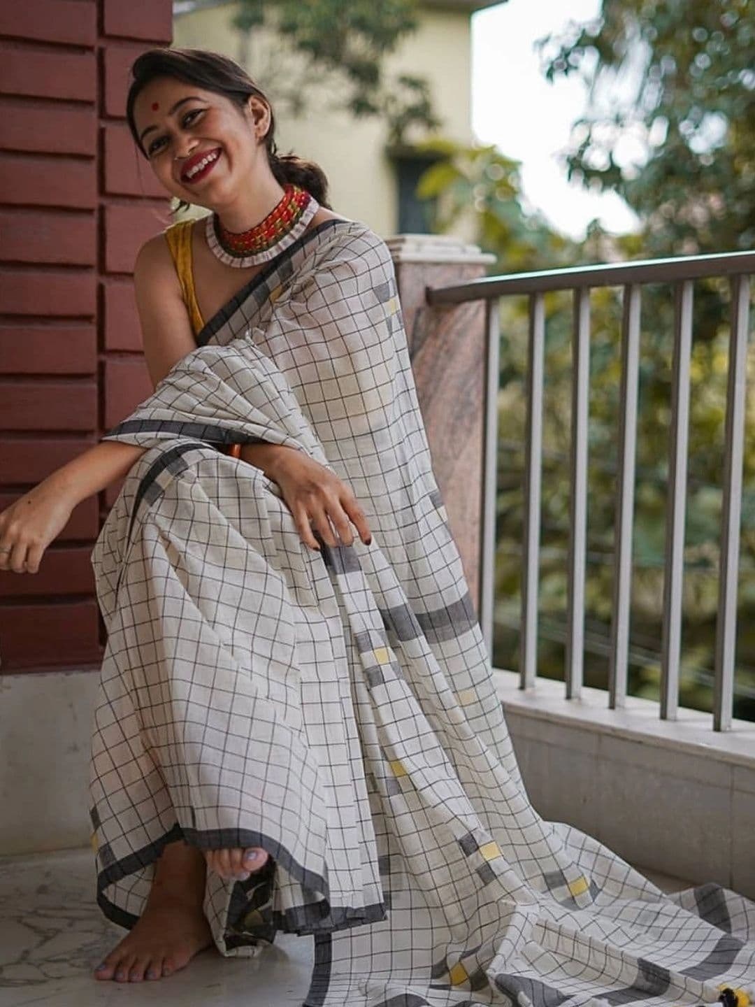 MRSWEARS Women Embellished Saree thumbnail 6
