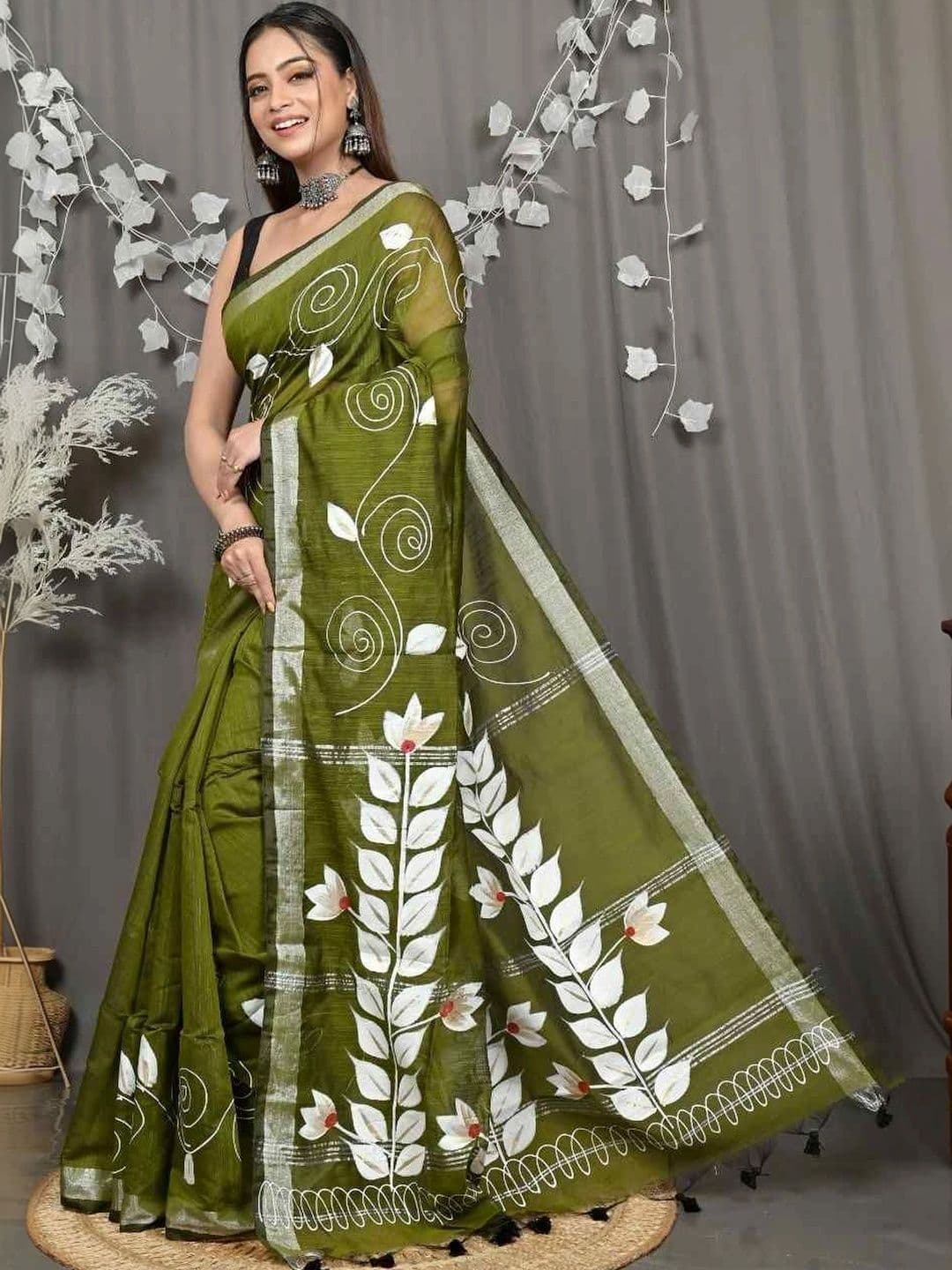 RoyBoni Floral Pure Cotton Taant Saree thumbnail 3