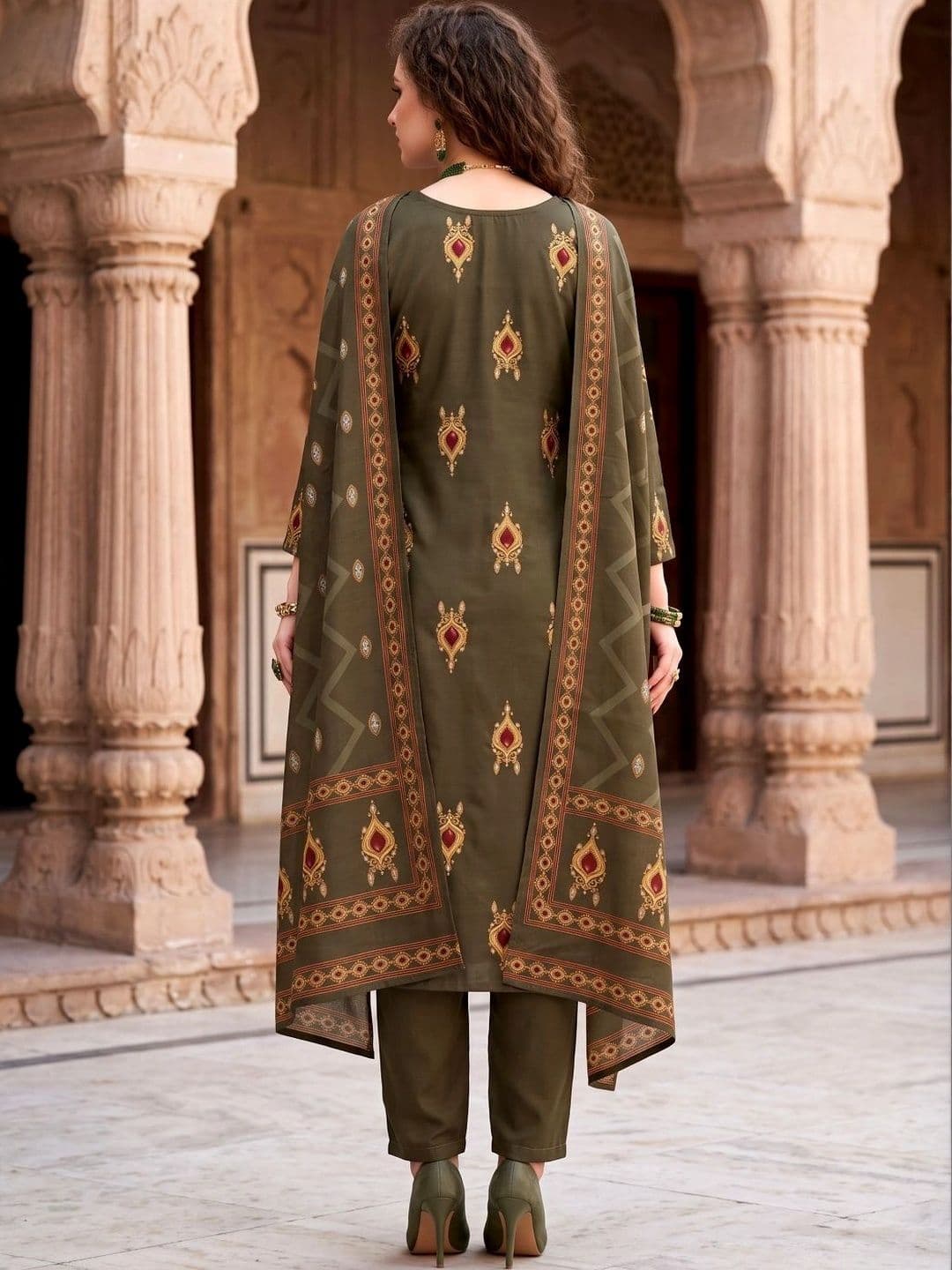 Laasika Women Ethnic Motifs Printed Regular Kurta with Trousers & With Dupatta thumbnail 4