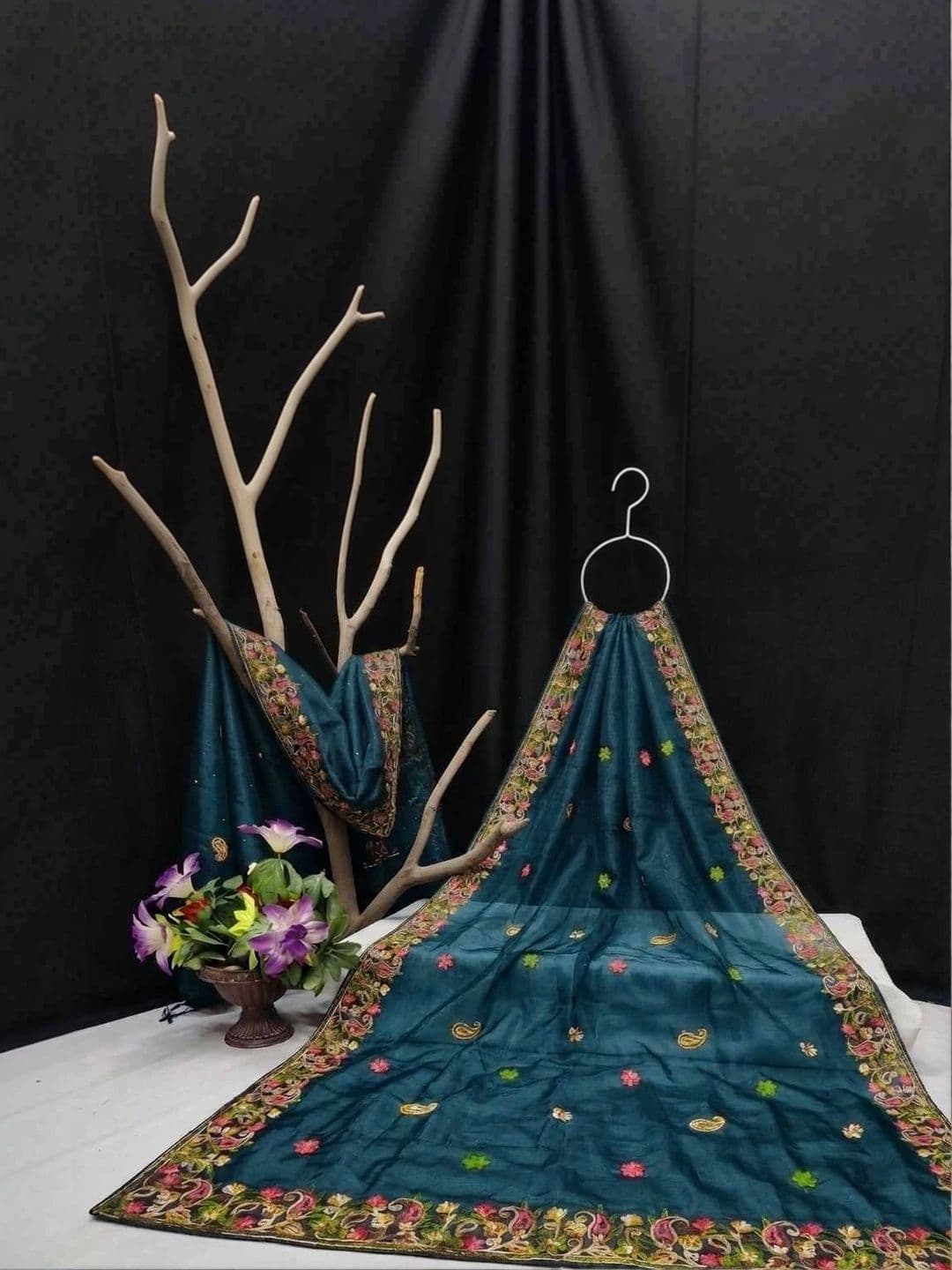 akhodalkrp Floral Embroidered Net Saree thumbnail 2