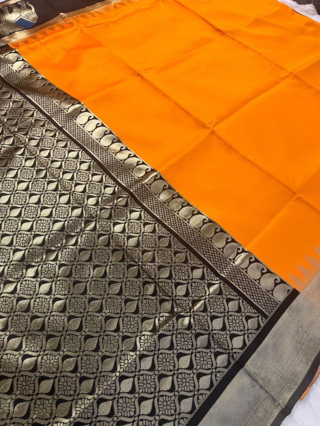 Mitera Woven Design Zari Silk Blend Banarasi Saree thumbnail 4